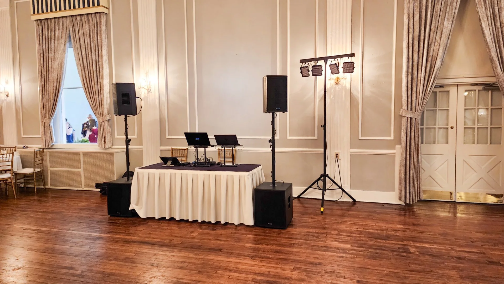 Push-Play-Production-Events_DJ-Services wedding-dj-booth.jpg