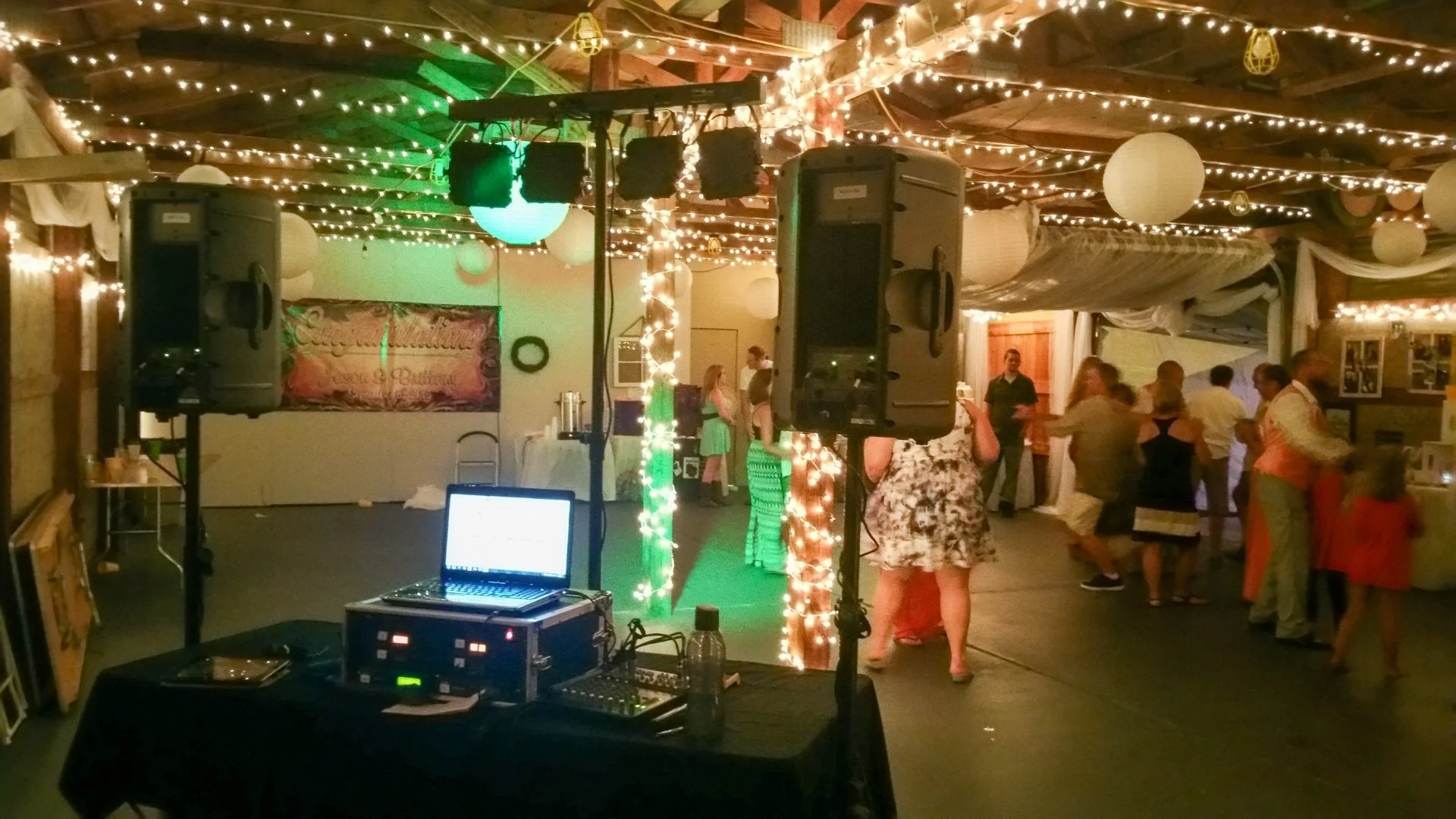 Push-Play-Production-Events_DJServices dj-dance-floor-wedding.jpg