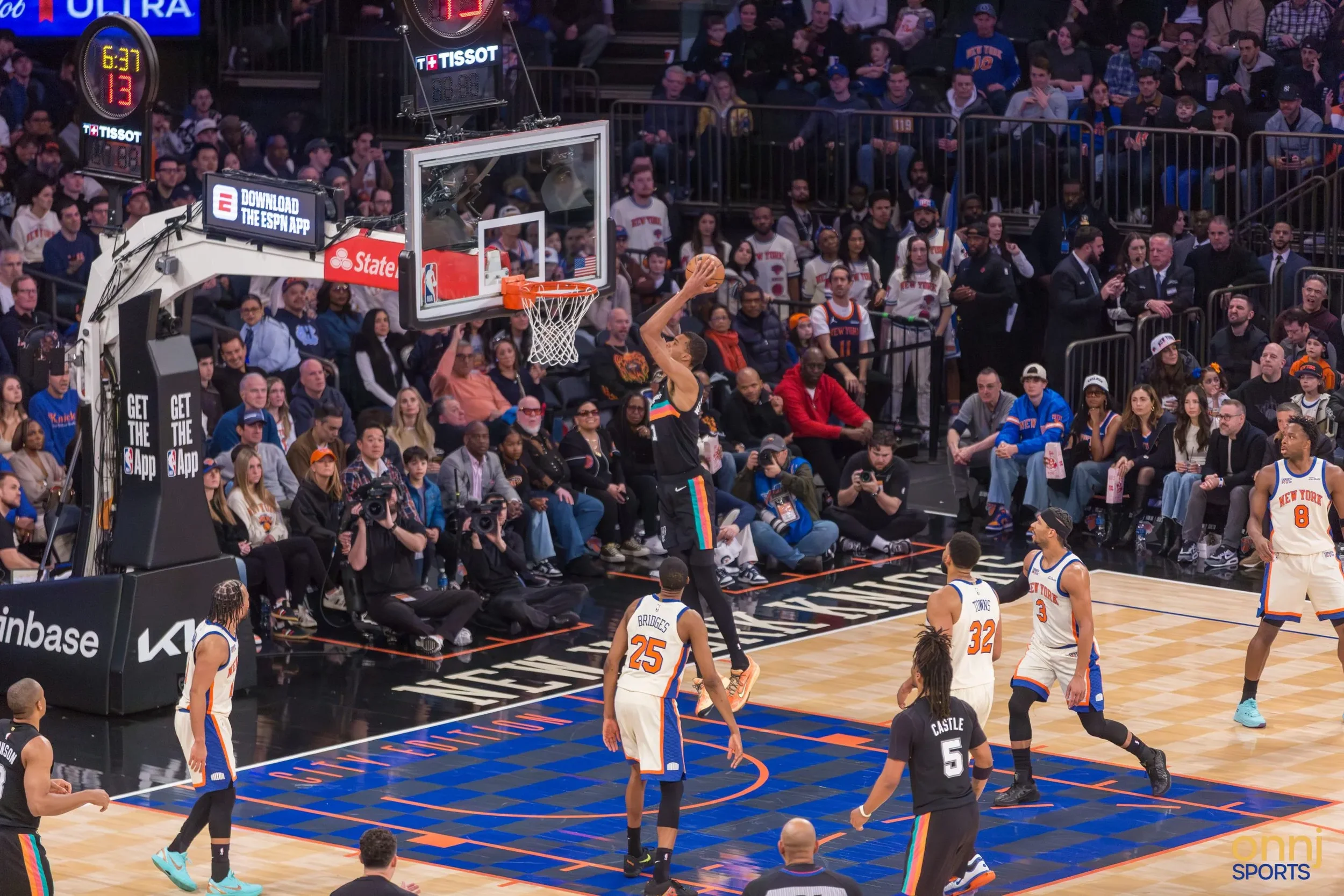 Wemby about to dunk vs the Knicks