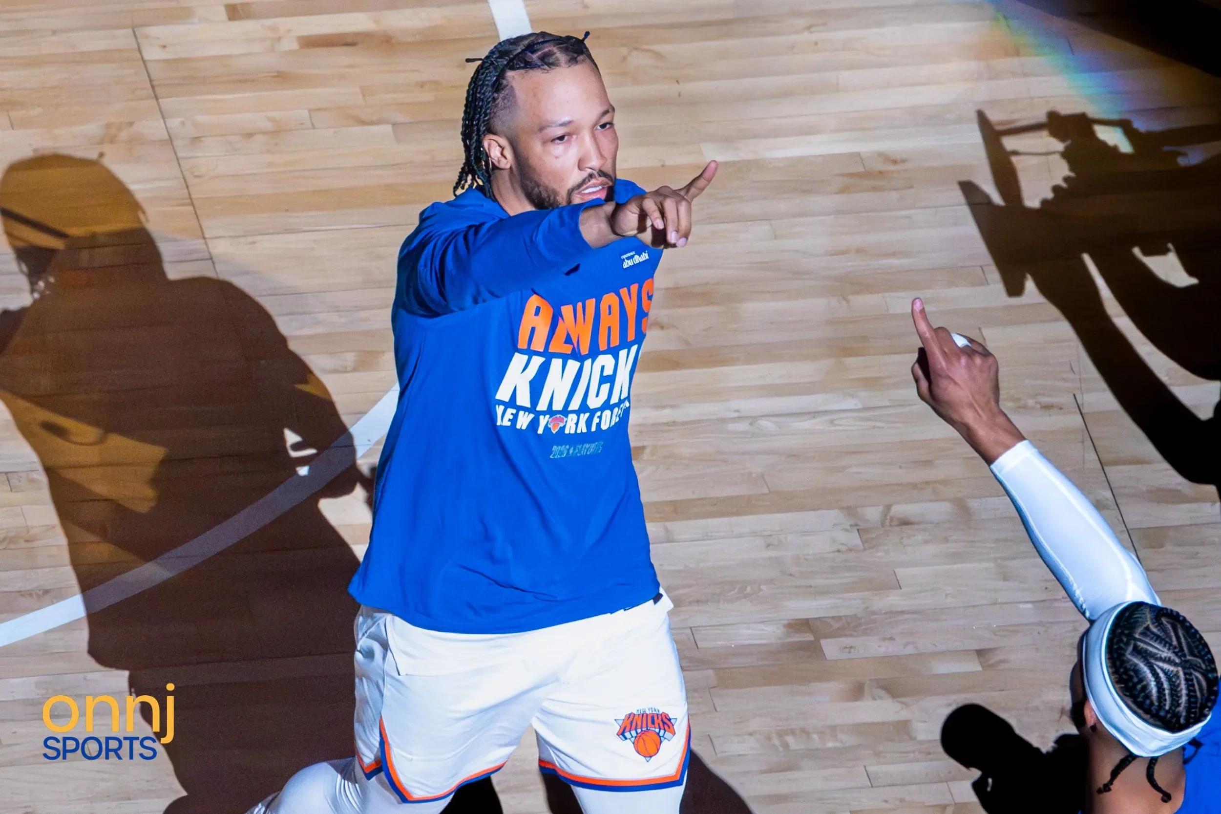 Jalen Brunson pointing the crowd