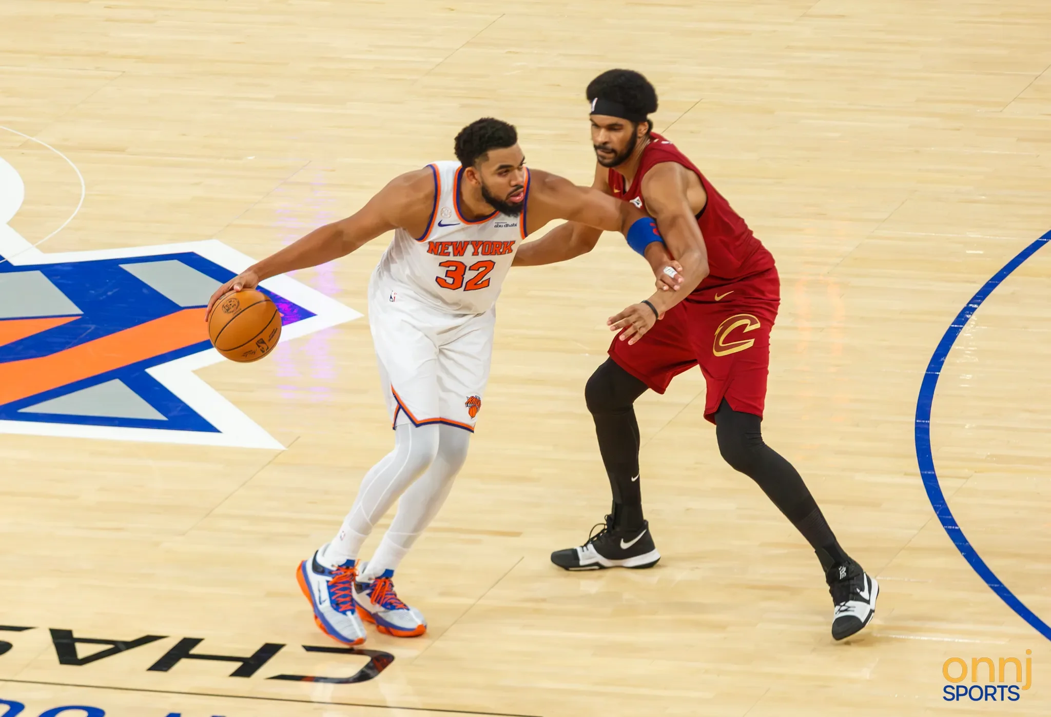 Karl-Anthony Towns of the New York Knicks is being guarded by Jarrett Allen of the Cleveland Cavaliers.