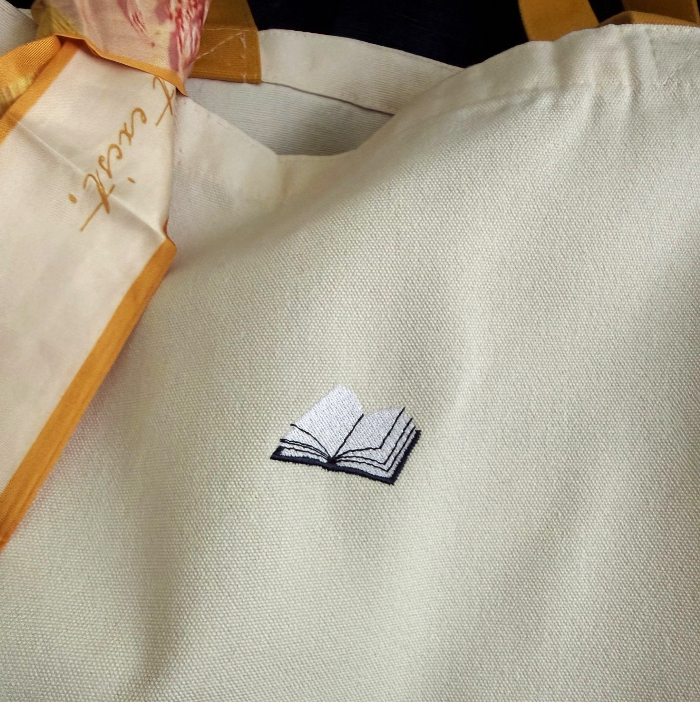 BookTote4.png