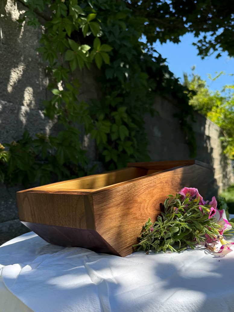 Custom-Urn-Human-Pet-Funeral-Home-Vet-Cremation-Luxury-High-End.png
