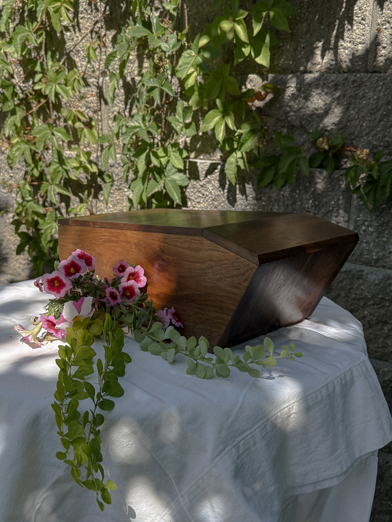 Custom-Urn-Human-Pet-Funeral-Home-Vet-Cremation-Luxury-High-End-9.png