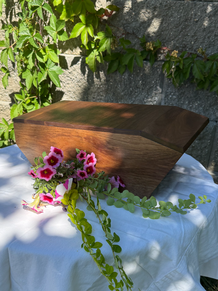 Custom-Urn-Human-Pet-Funeral-Home-Vet-Cremation-Luxury-High-End-8.png