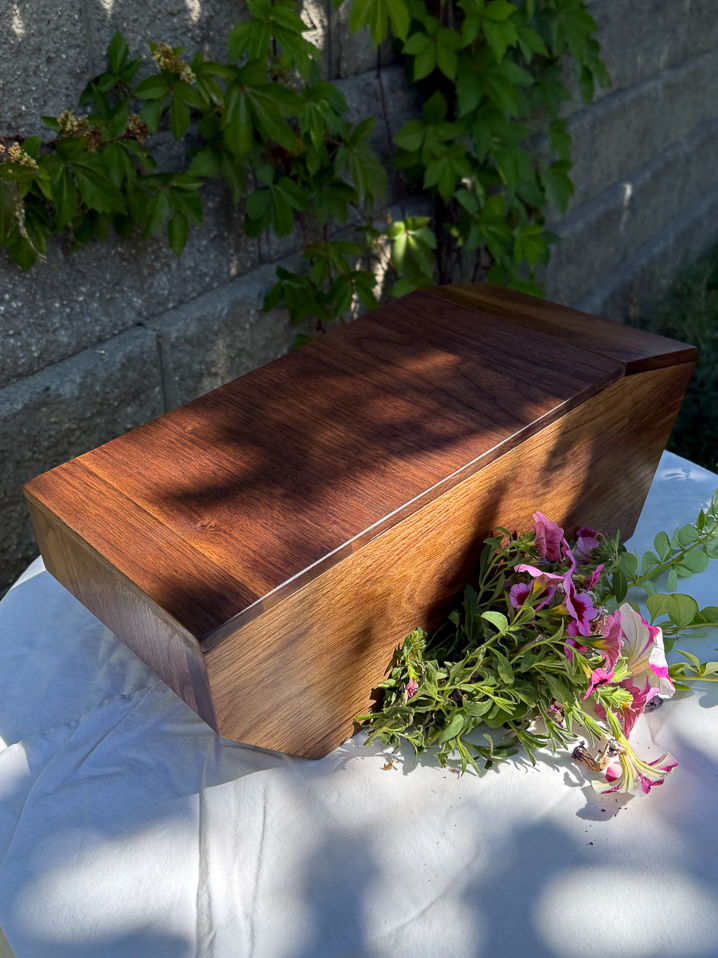 Custom-Urn-Human-Pet-Funeral-Home-Vet-Cremation-Luxury-High-End-6.png