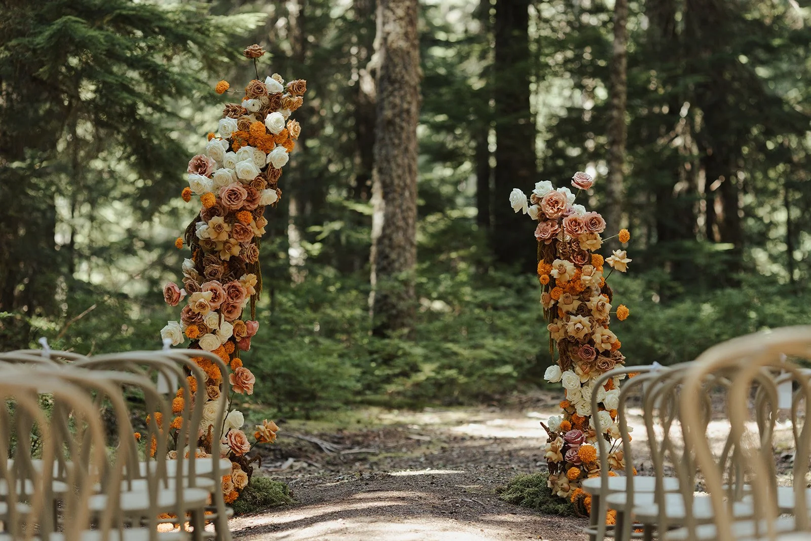 Sneak Peek_KirstyandTom_0009_Feature_Fleurescent.jpg