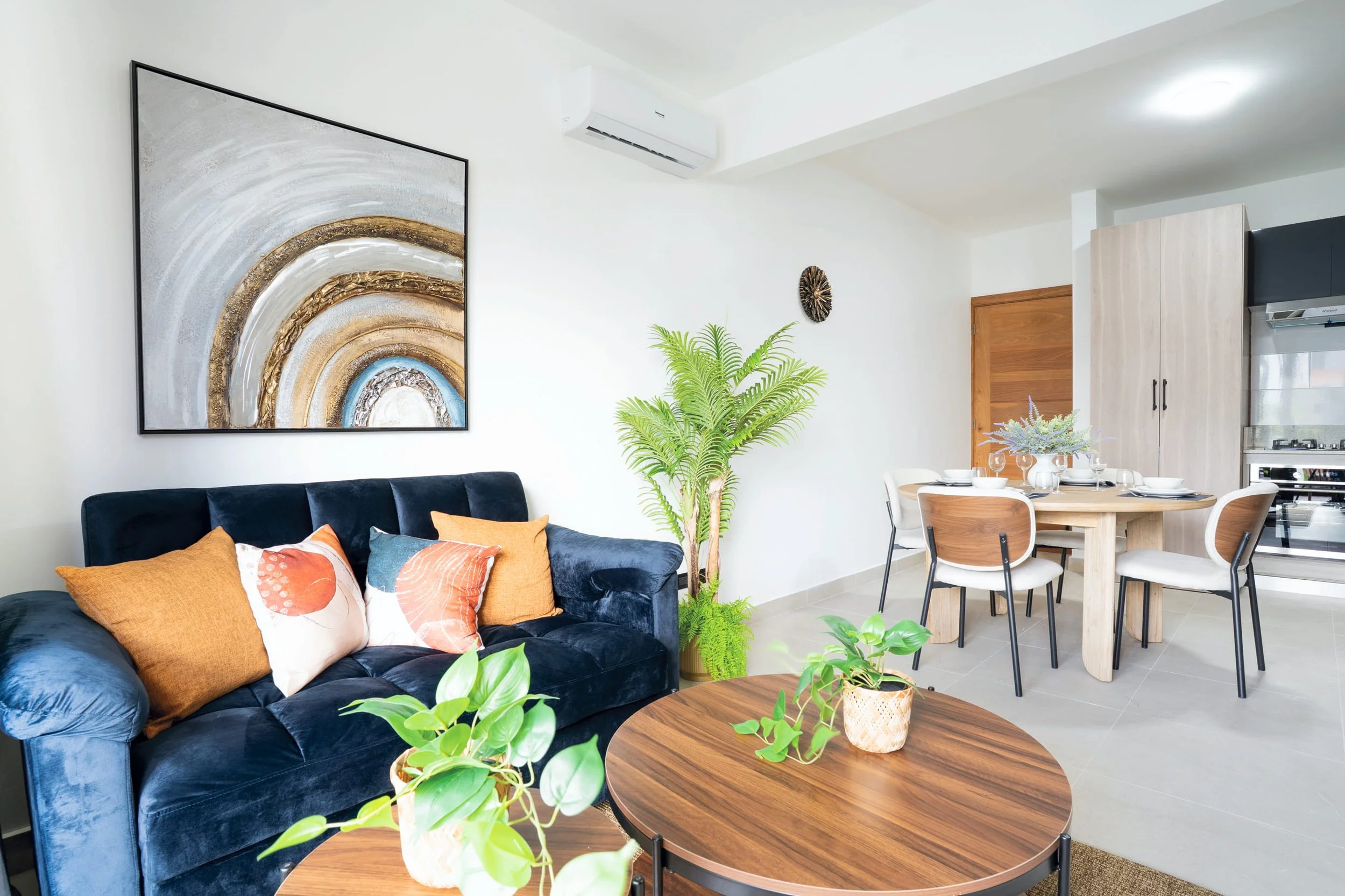 AIRBNB LIVING ROOM AND KITCHEN