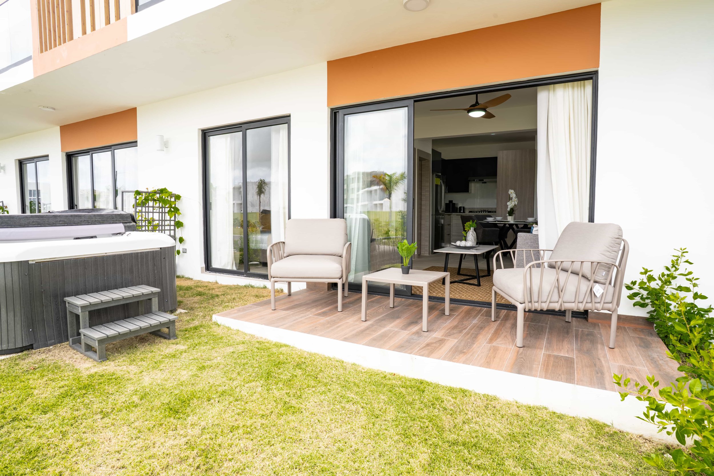 AIRBNB WITH GREEN GARDEN IN A FIRST FLOOR