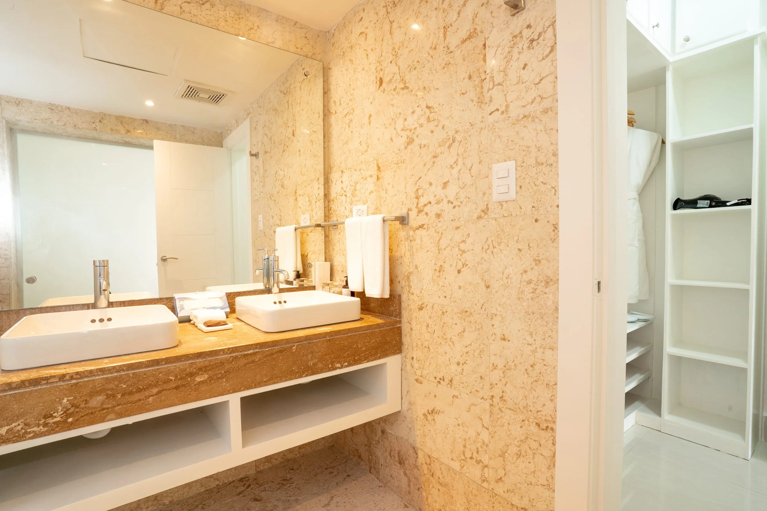 HOTEL BATHROOM PHOTOGRAPHY