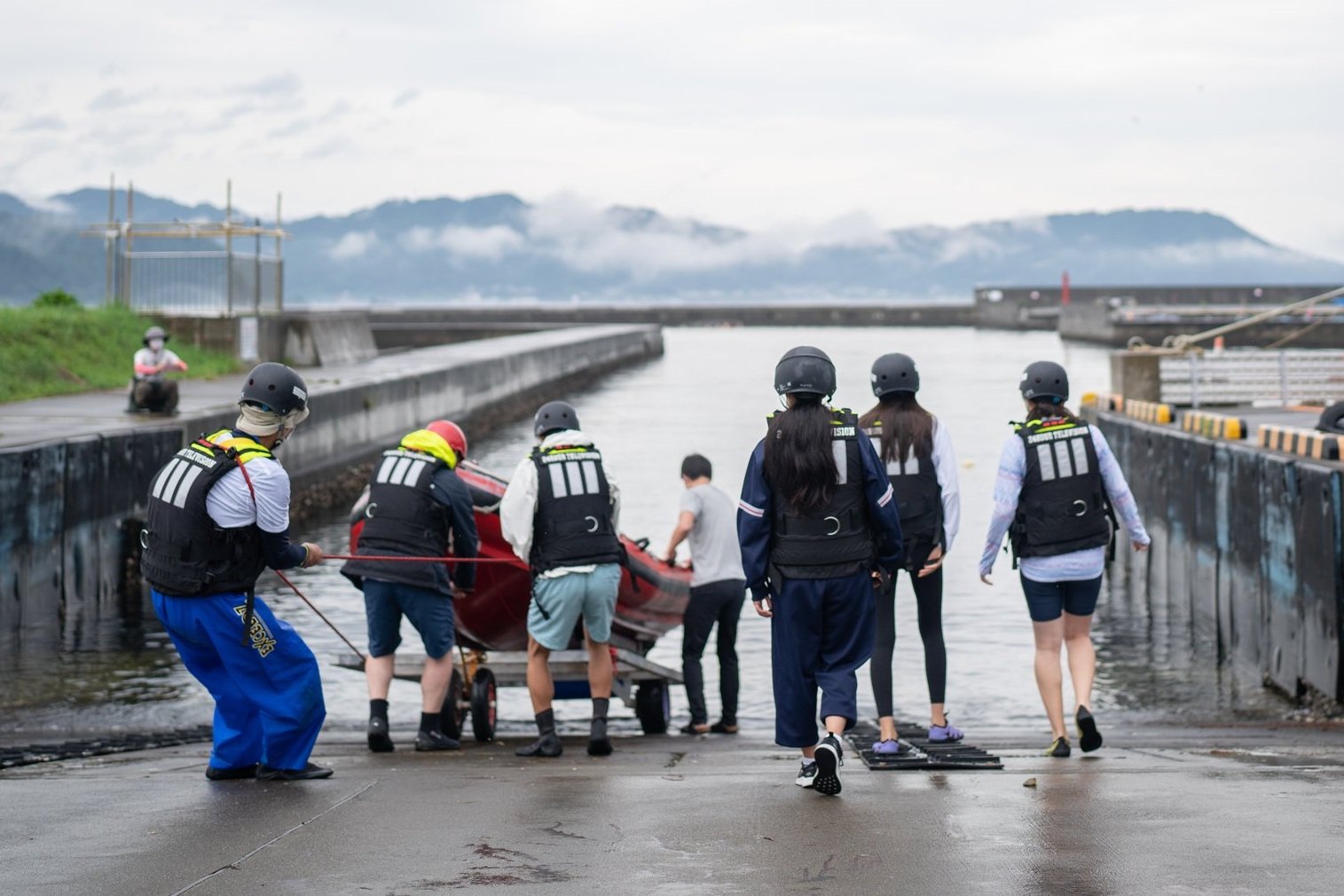 participants towing boat at summer camp