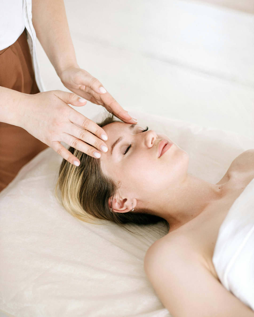 Acne Treatment Clinic in Toronto: How We Treat Acne Without Damaging Your Skin Barrier