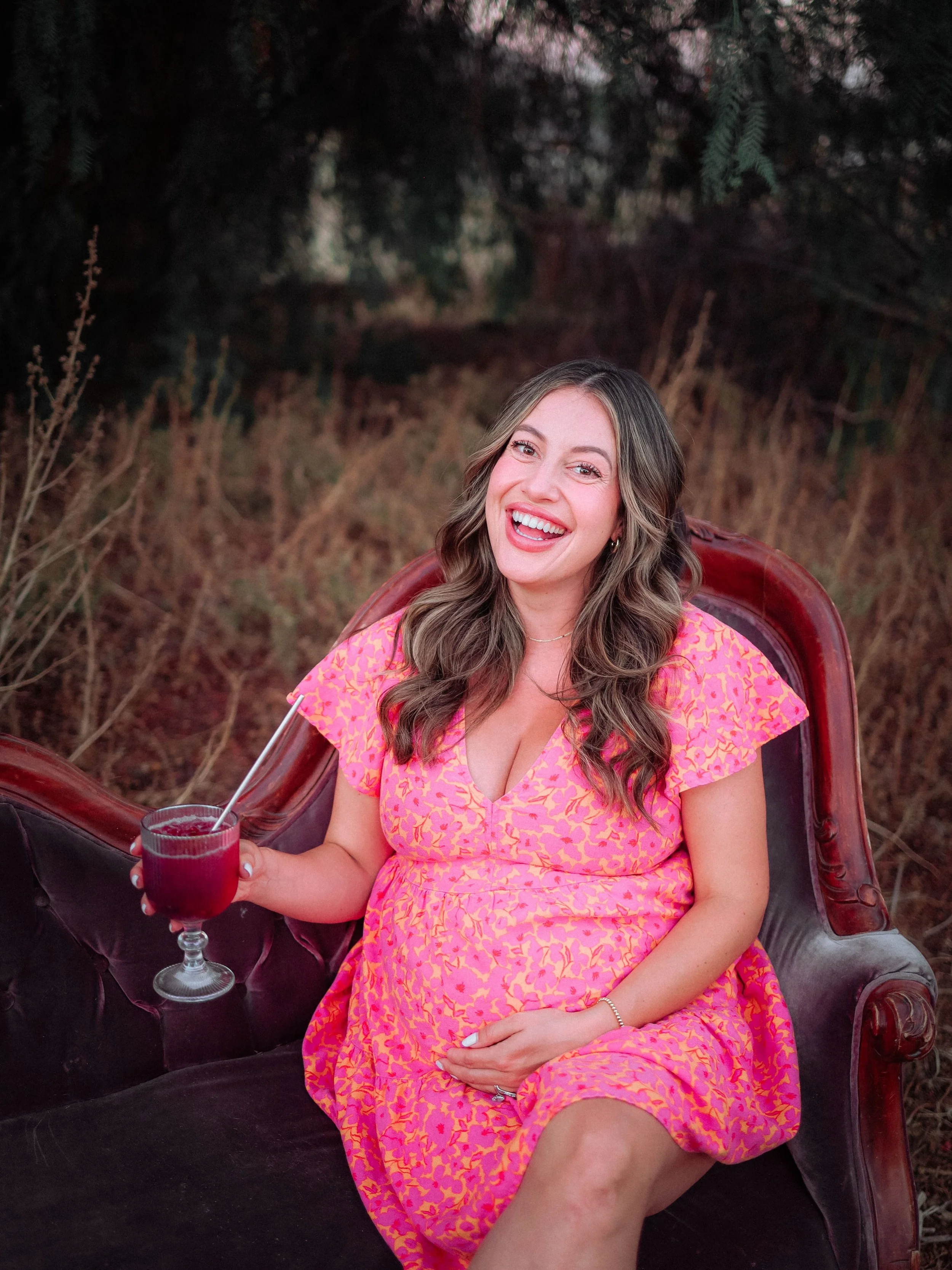 Girls just wanna have&hellip; pretty potions ✨🍹

A little GNO magic, made by the girls themselves 💕 From mixing to sipping, everyone gets to create their own signature drink!

✨ &amp; yes, it&rsquo;s safe. 🤰🏼🤰🏻🤰🏽🤰🏾🤰🏿(not all herbs are FYI
