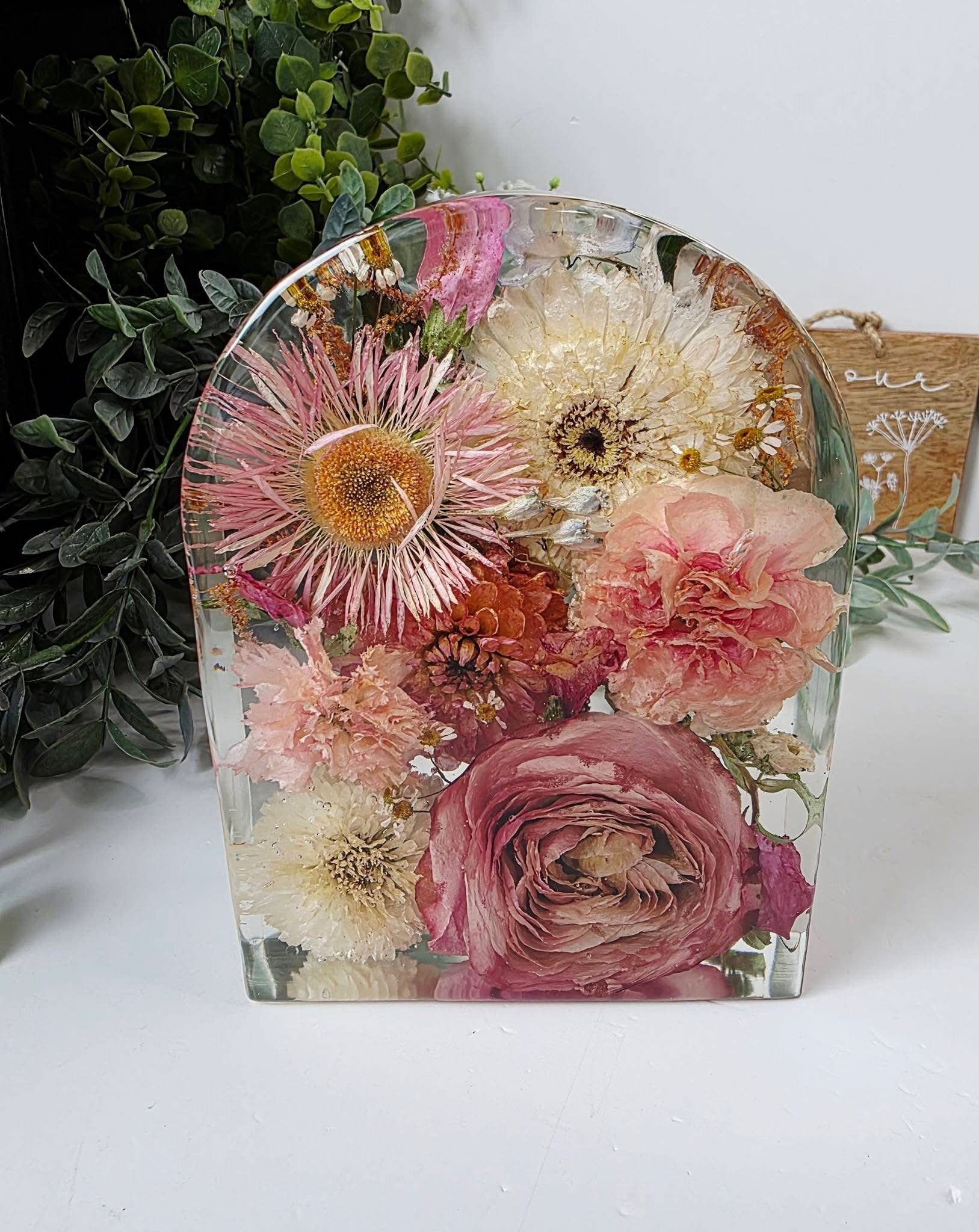 Eternal Love Resin Arch with Preserved Wedding Bouquet