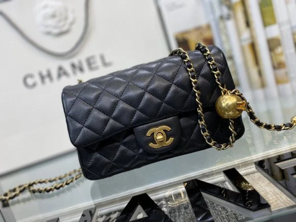 CL FLAP BAG BLACK