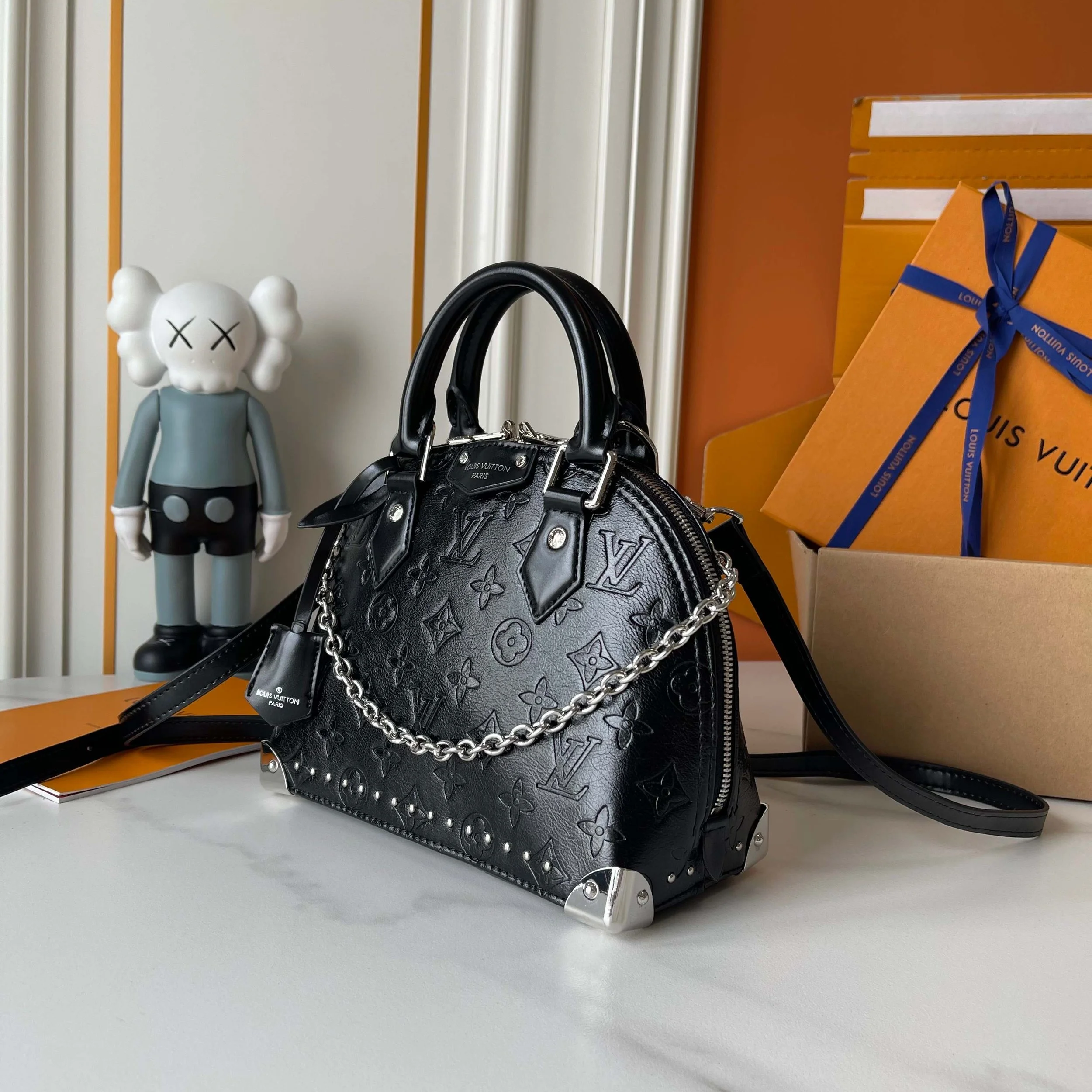 LV Monogram Medium Black