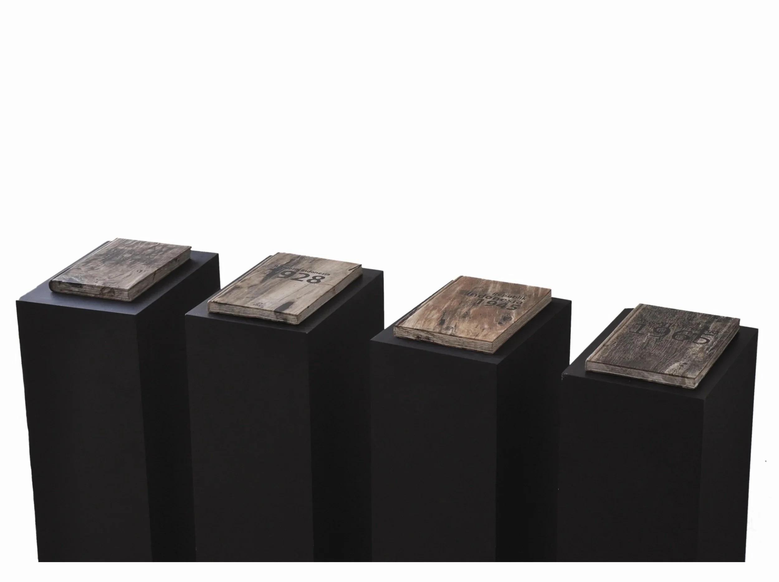  Desrat Fianda 
 Indonesian Sites 
 Fossil stone 
 Variable dimension (4 objects), 2013 
