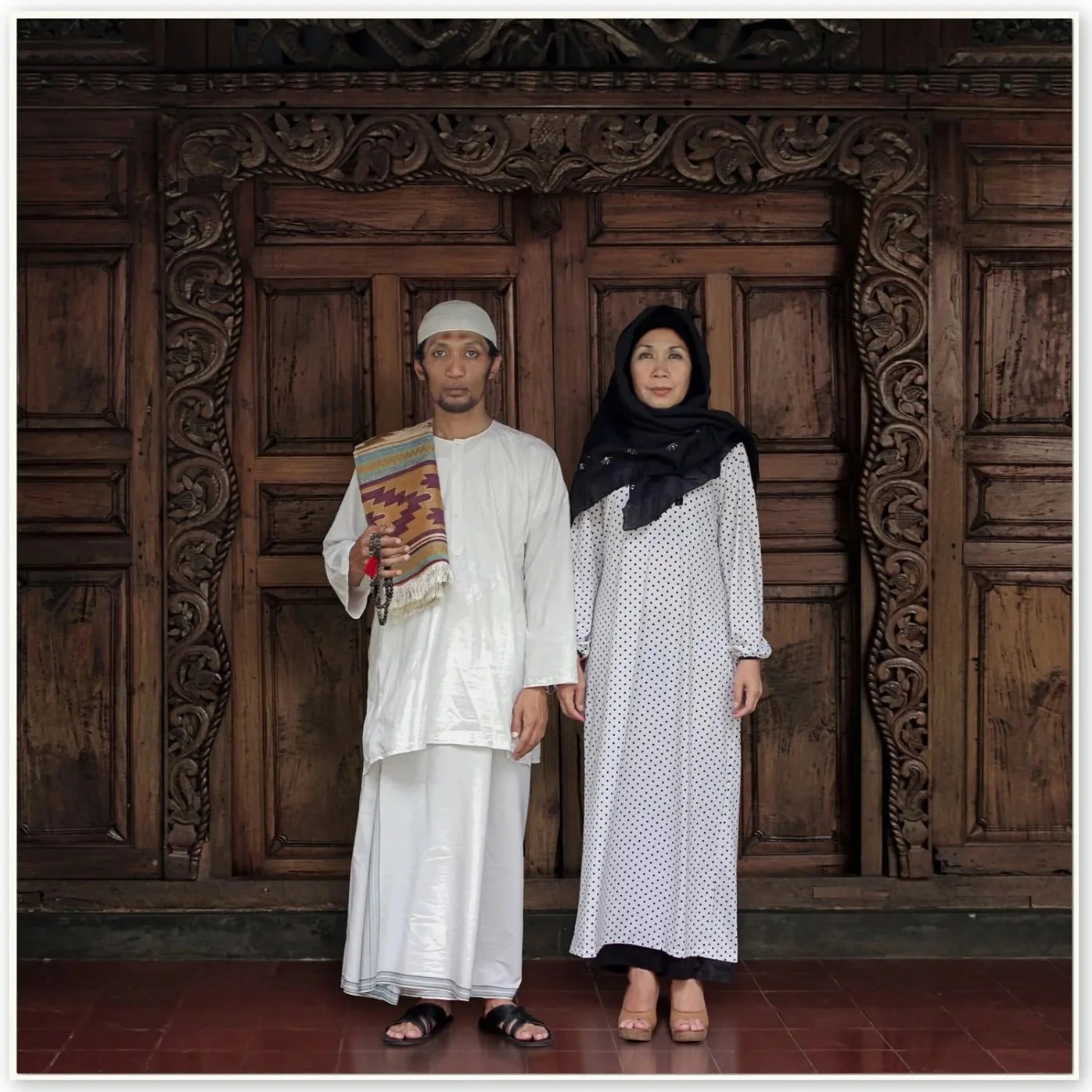  Adhya Ranadireksa 
 Me and My Wife #6 
 C-Print 
 51 cm x 51 cm, 2014 