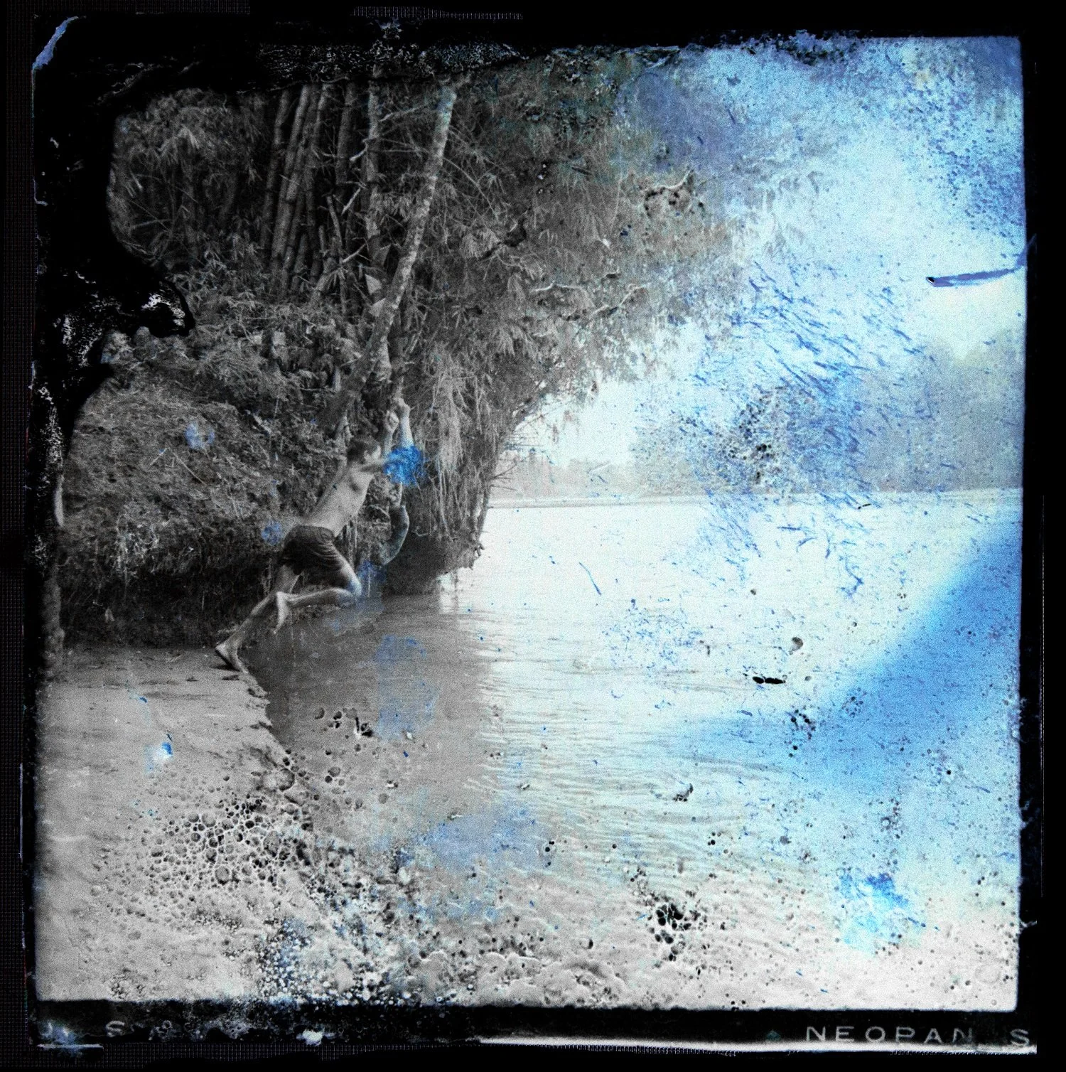  02 
 Print on photo paper 
 20 cm x 20 cm, 2016 