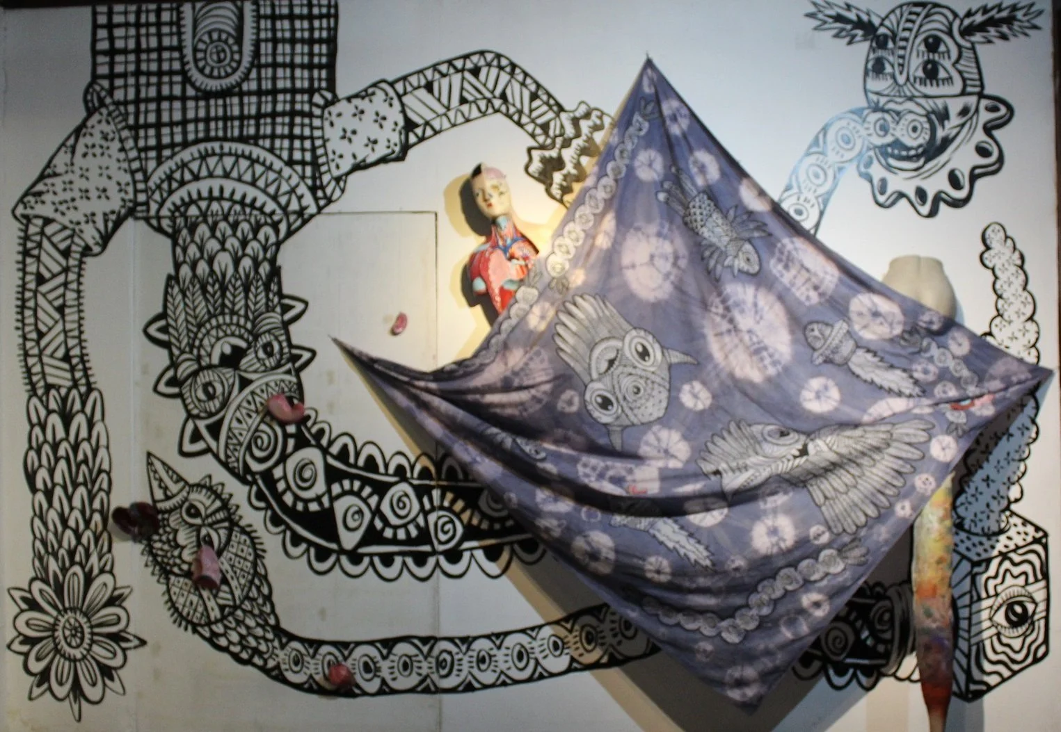 siam-candra-artista_mati-untuk-hidup-kembali-2-die-to-live-again-2_jumputan-batik-and-ink-on-fabric_200-x-200-cm_2017.jpg