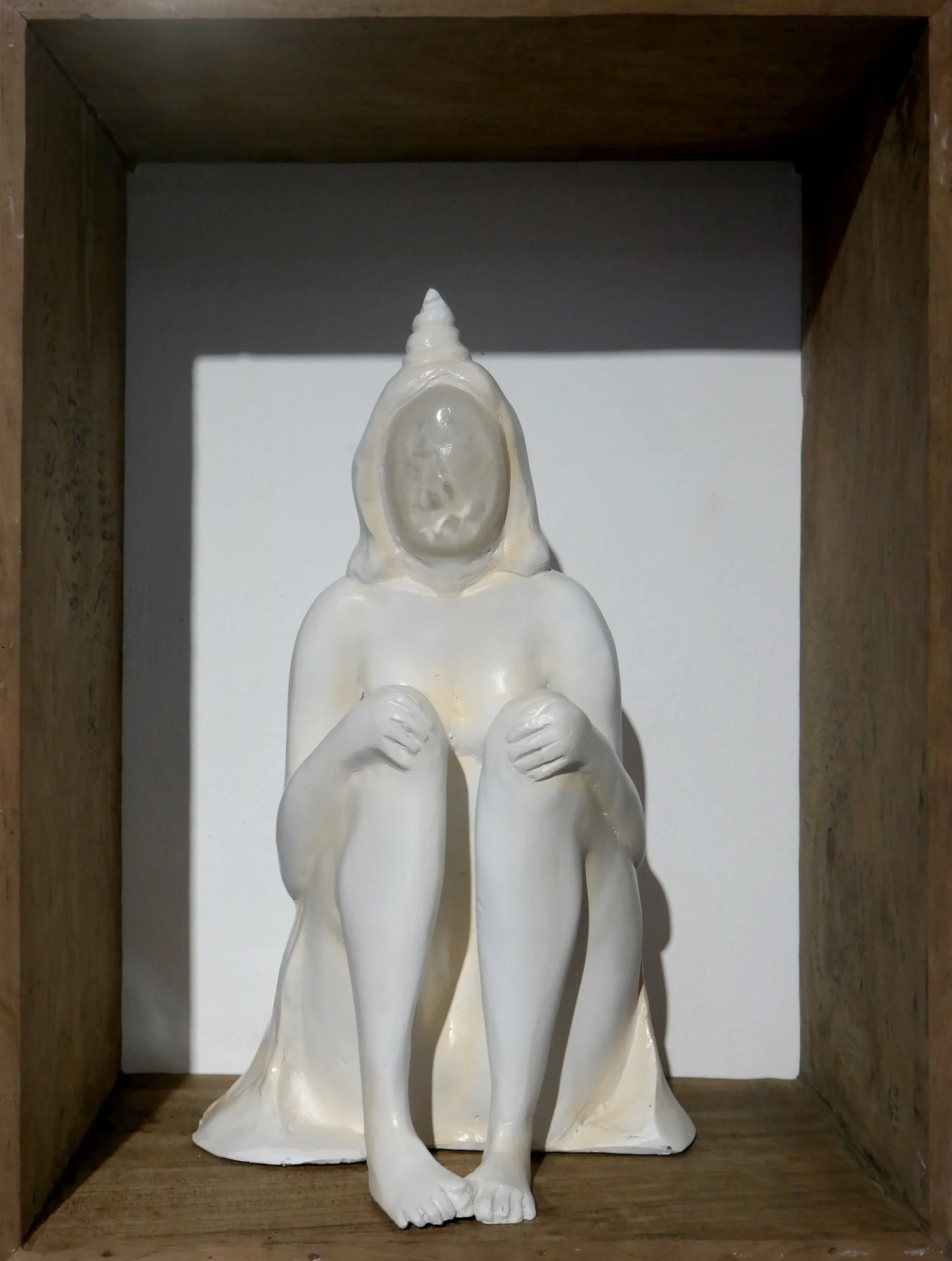ipeh-nur-hanifah_potret-diri-self-portrait_resin_35-x-22-x-22-cm_2019.jpg