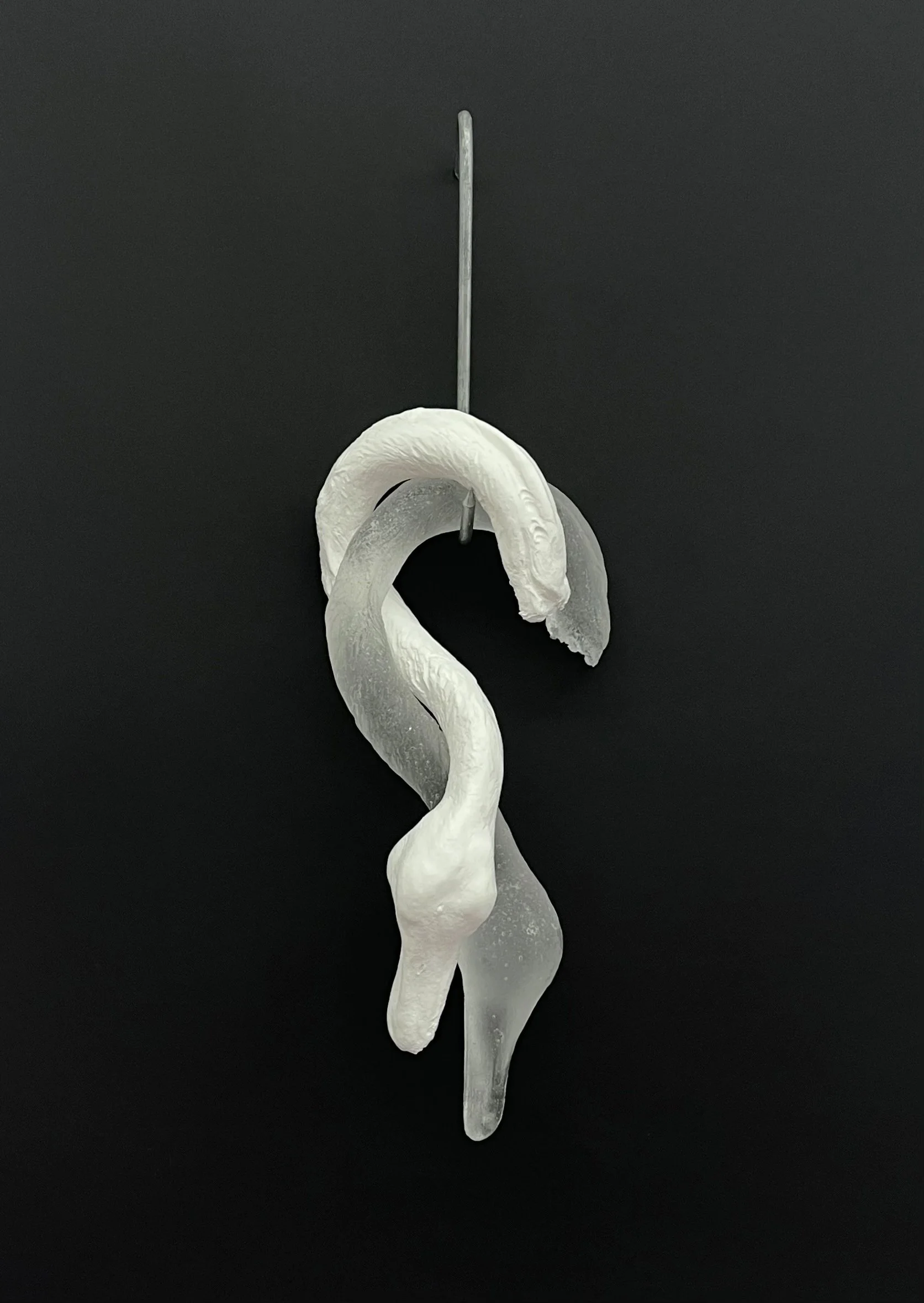 samuel-chan_embrace_resin-stainless-steel-hook-conte-crayon_47-x-14-5-x-9-5cm_2024.jpg