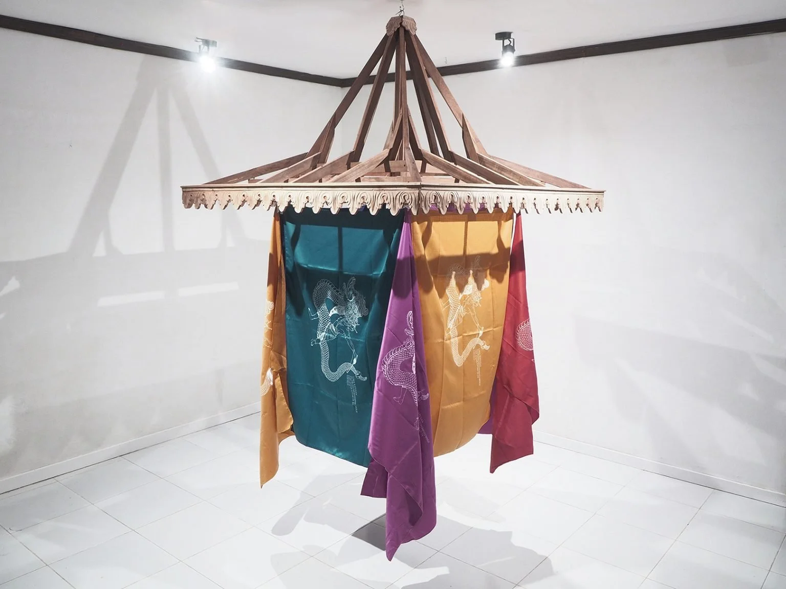 moch-krismon-ariwijaya_tanah-yang-hilang-the-lost-land_mahogany-wood-and-screen-printing-on-cotton_150-x-150-x-230-cm_20.jpg