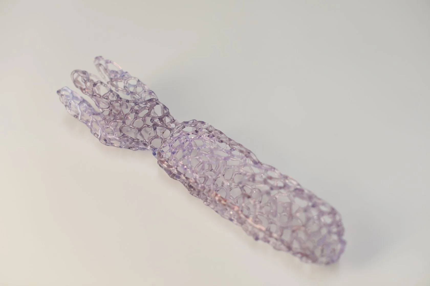 moira-mai-jingru-mai_my-erotic-possession-s-005_lampworked-glass_25cm-x-4cm-x-7cm_2024.jpg