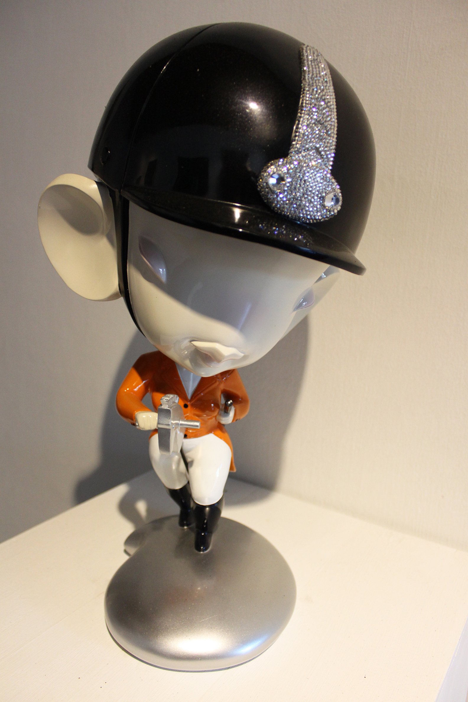 Han Yajuan_Hobby Whisperer_Painted tin-bronze, crystal_46 x 26 x 31 cm_2015.jpg