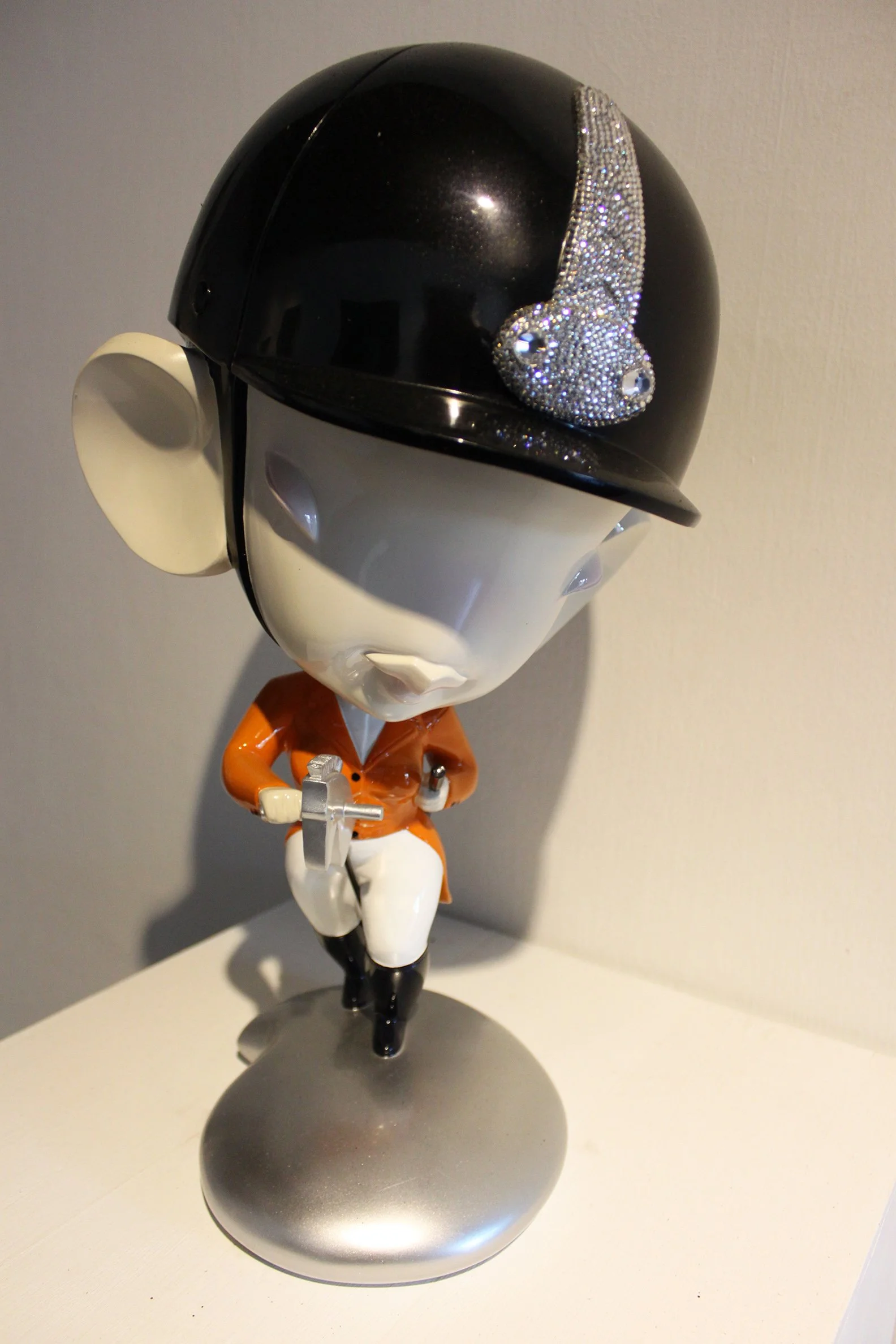  Han Yajuan 
 Hobby Whisperer 
 Painted Tin-Bronze, Crystal 
 46 cm x 26 cm x 31 cm, 2015 