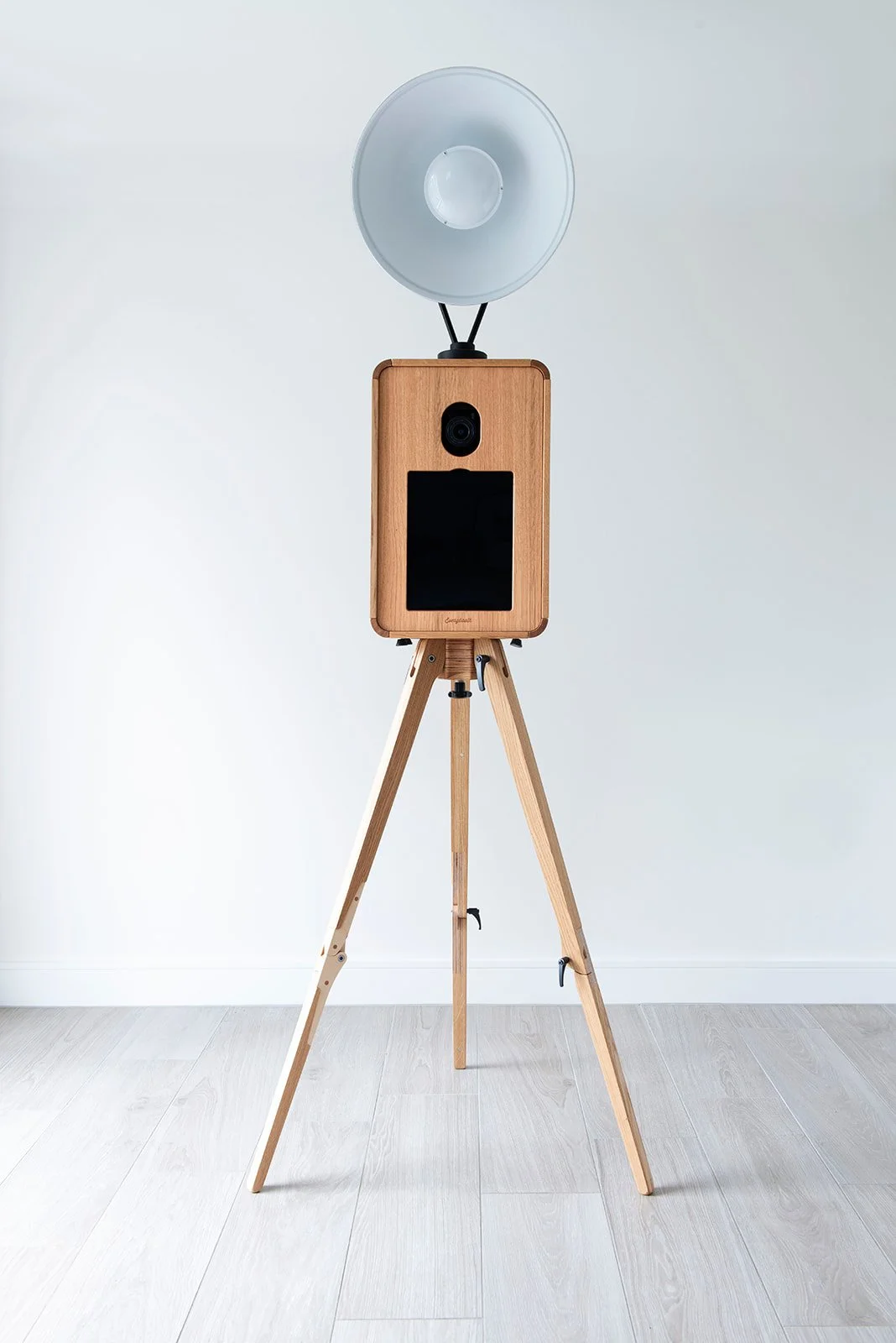 wooden photobooth queens, best staten island photobooth, vintage photobooth