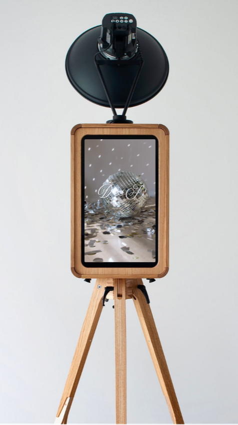 wooden photobooth nyc, aesthetic photobooth nyc, wooden photobooth nyc, vintage photobooth nyc, queens photobooth, richmond county photobooth, stony brook photobooth, nyu photobooth, columbia photobooth