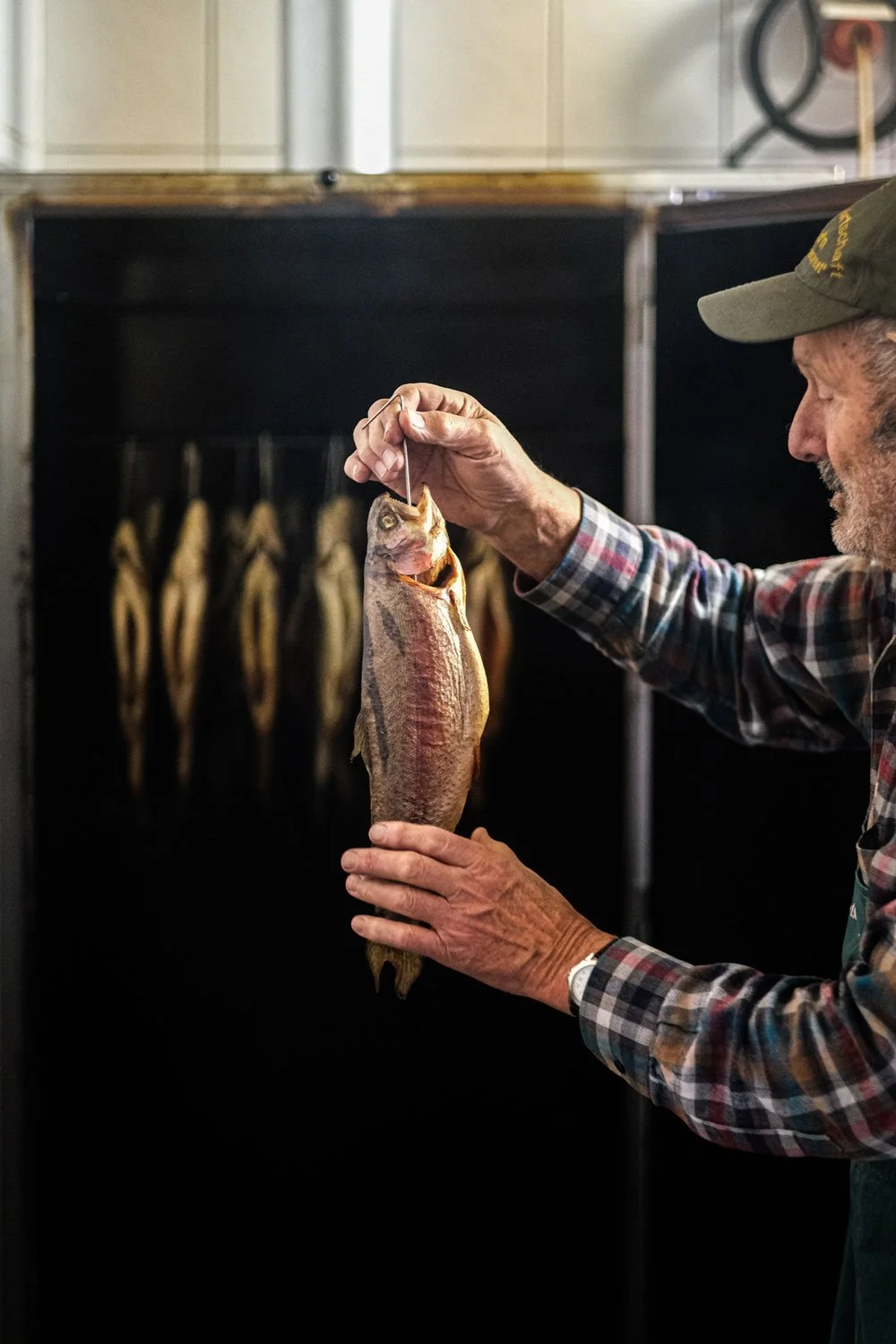 hofladen-raeucherforelle-raeucherofen