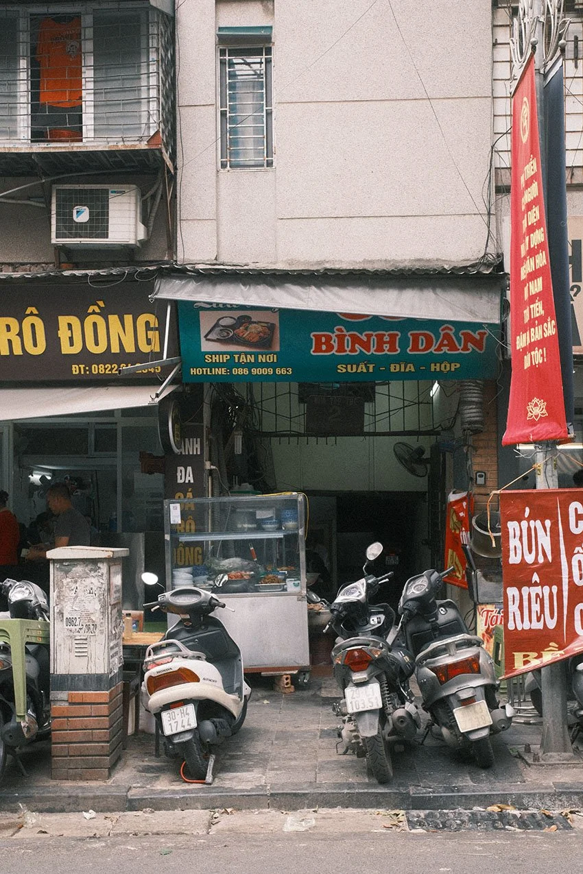 Thưởng Trà Quán tea house entrace