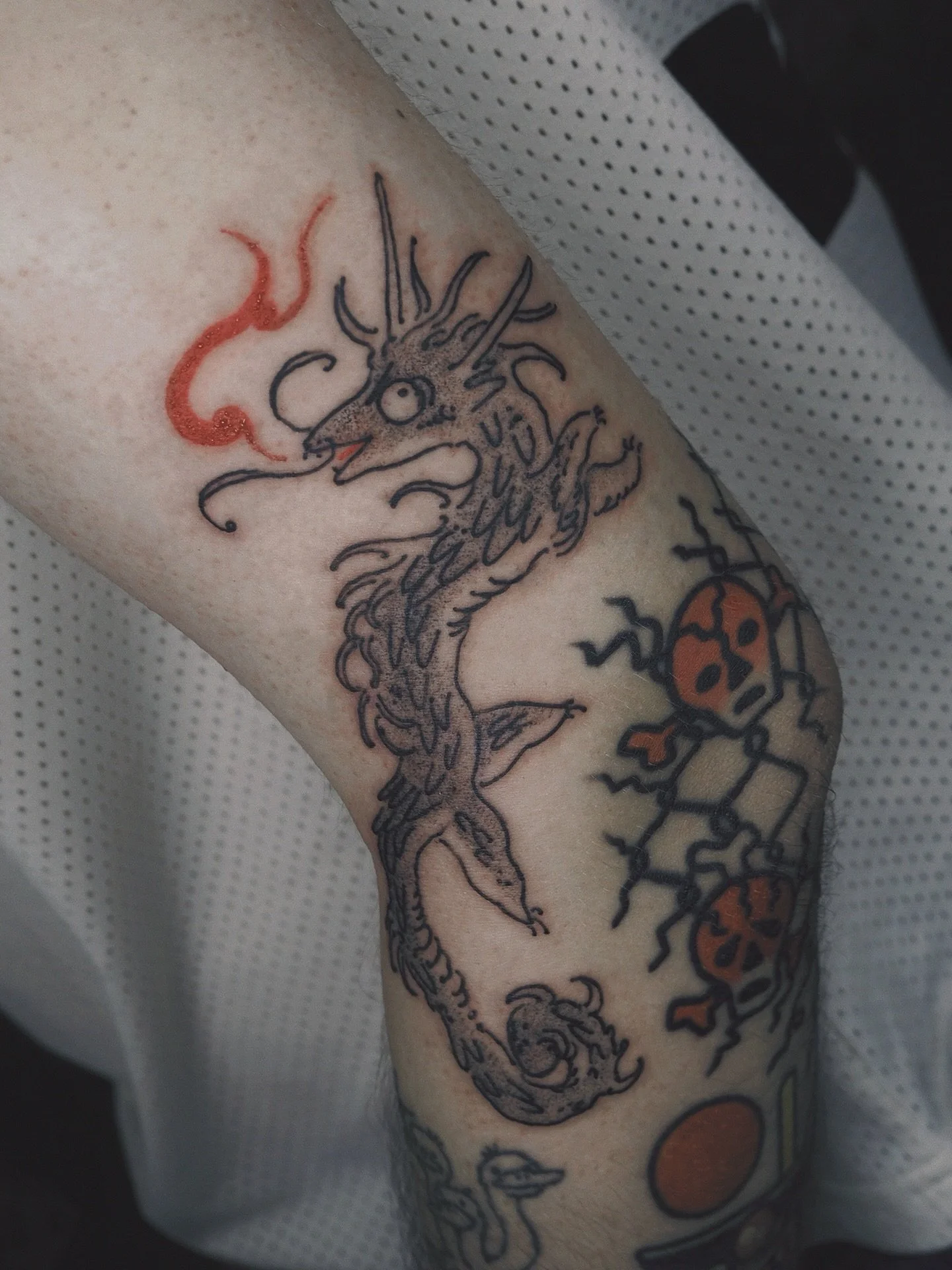 >:) a lil mischievous dragon.
Tattoo done in Tokyo <3 

#tokyotattoo #tokyo #tattootokyo #japantattoo