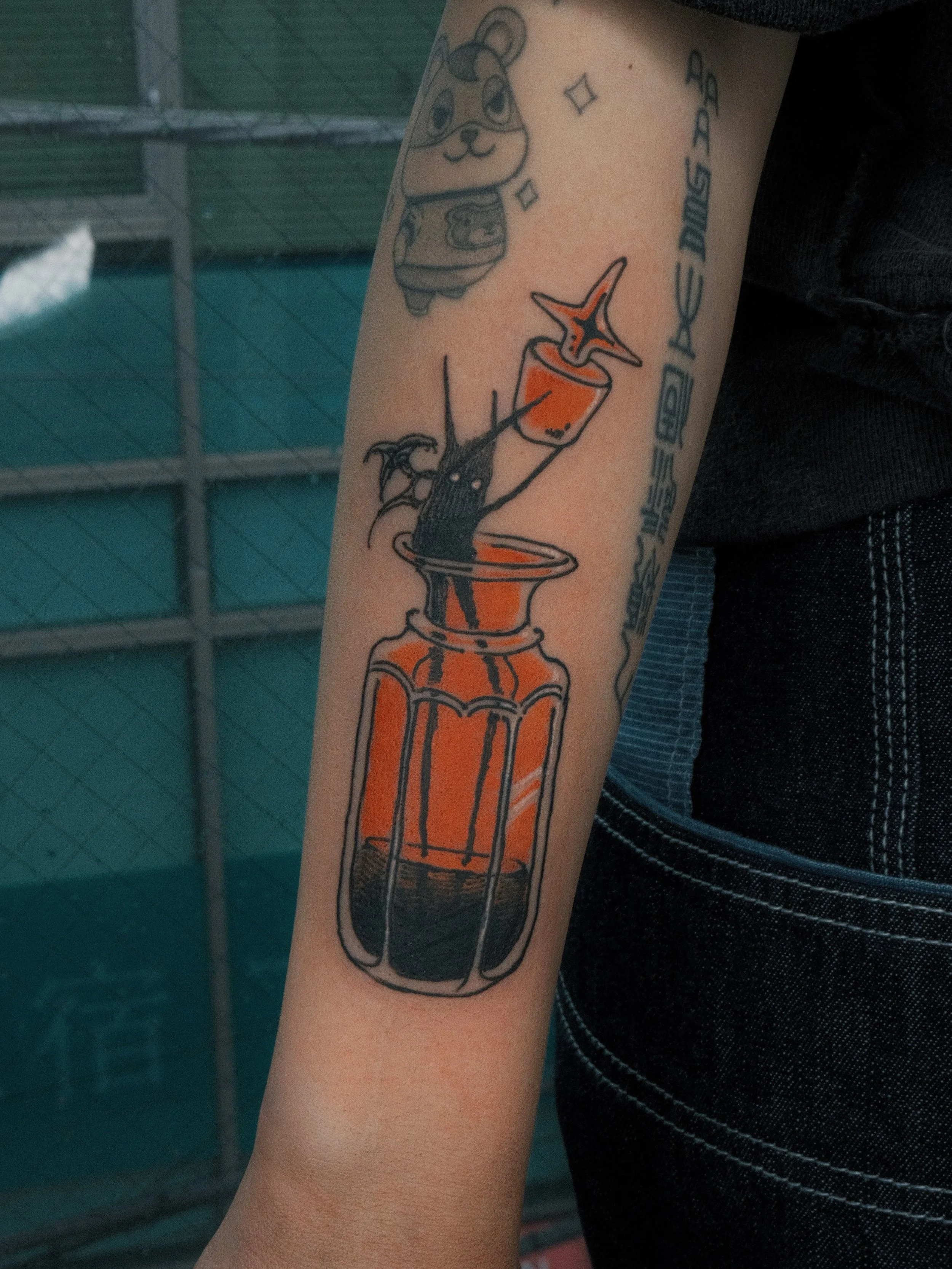 Potion tattoo from my potion flash sheet.
It has been pretty exciting few months, a lot of clients interested in the haunted tea house project. ^-^ And actually read the available chapters???!
Even though these are just examples of what I am working 