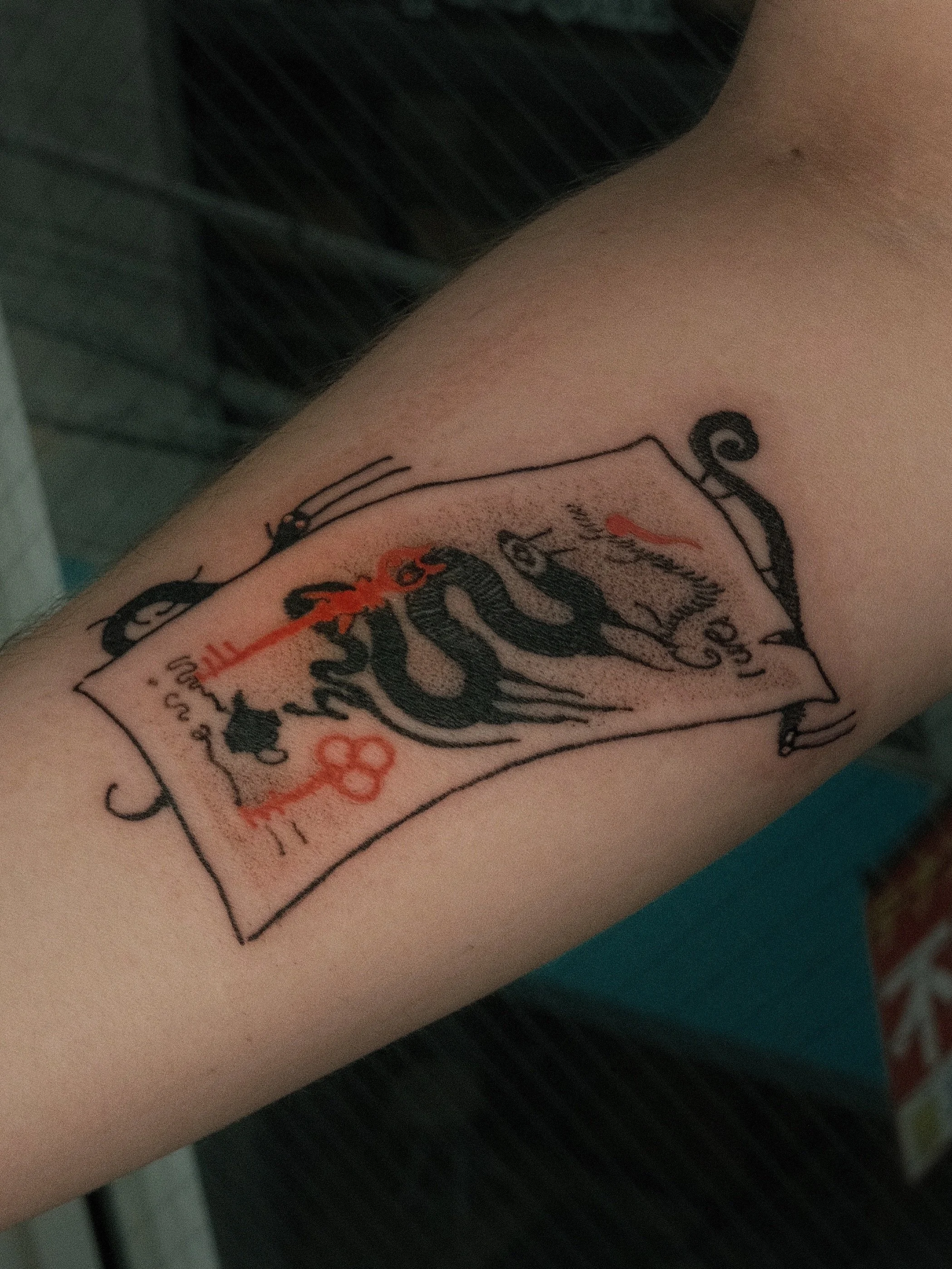 Just a couple ofuda talisman tattoos I have created for my the haunted tea house universe :). Obviously inspired by all the ofudas that can be found in Japan!!
but with my own twist, that reflect the magic and the laws of my cosmere.

#tokyotattoostu