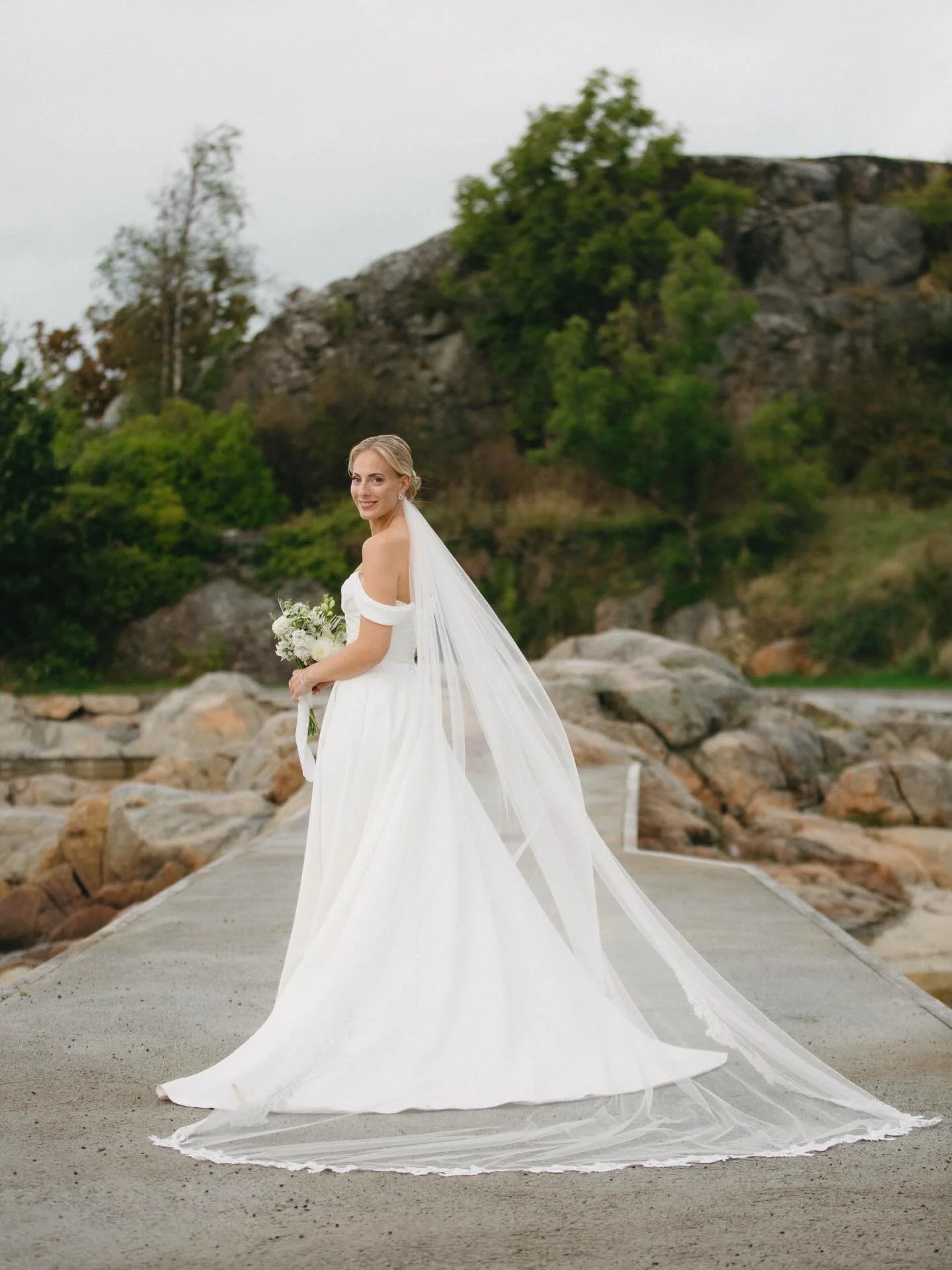 ved sj&oslash;en et sted . en septemberdag 2025