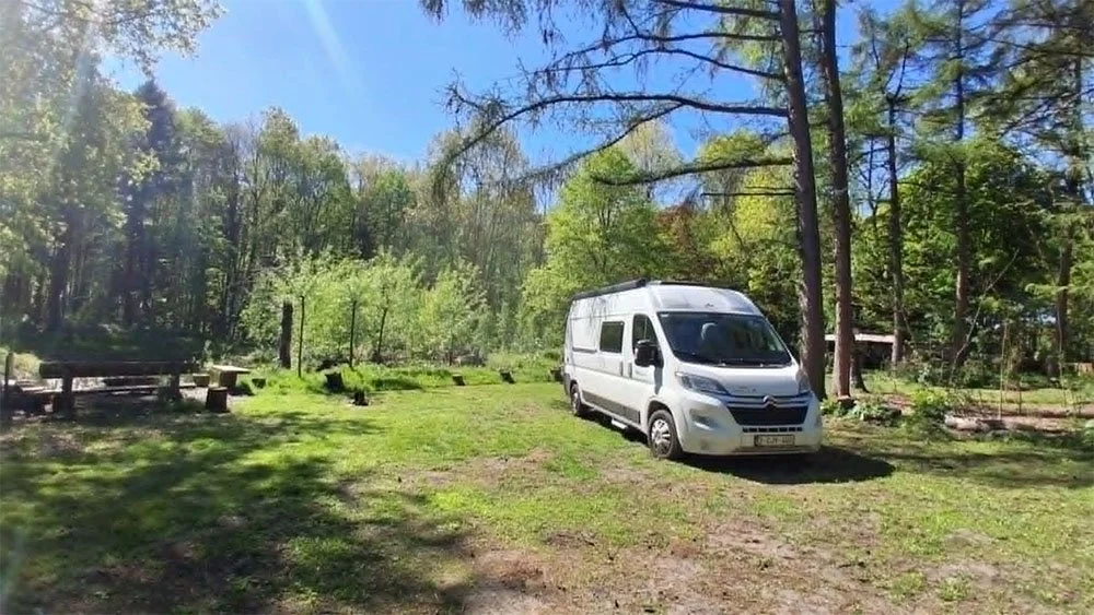 Slapen in camper midden in de natuur.jpg