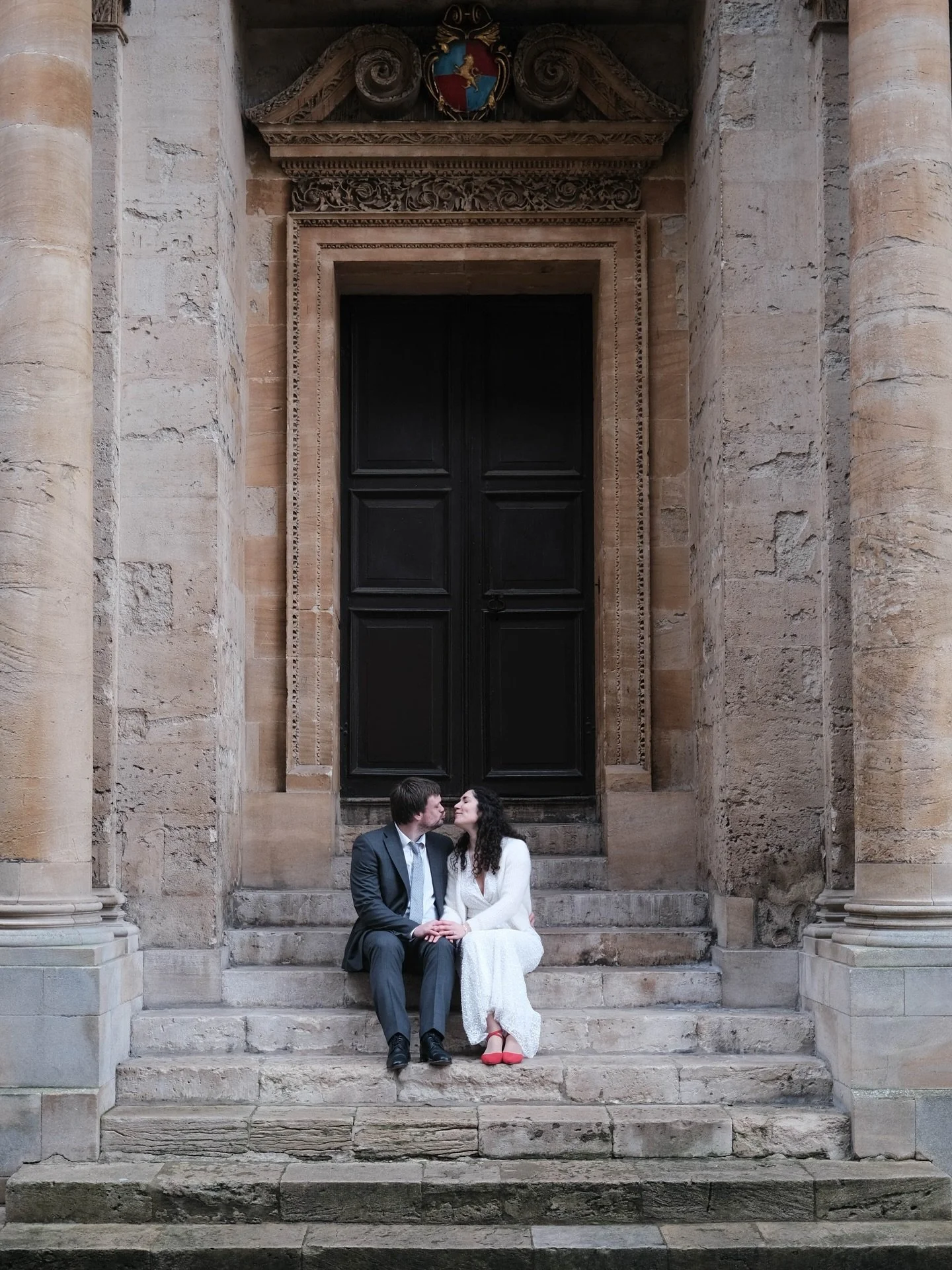 A beautifully intimate Oxford wedding. A simple occasion and I loved it - get married and go for some piccies around Oxford. Perfect!

I deliver ALL photographs as jpegs as they come straight from the camera. Everything delivered, nothing held back. 