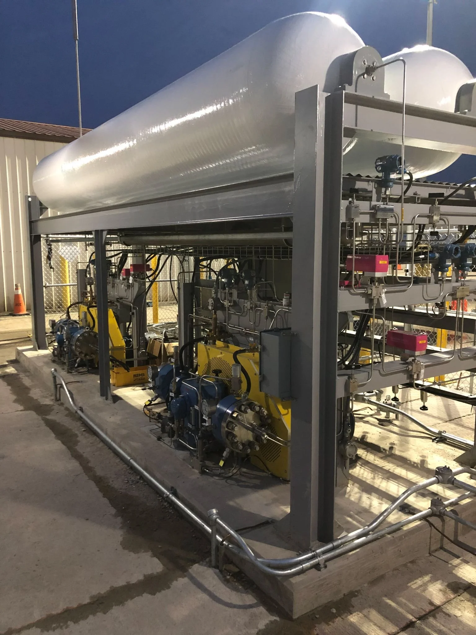 275 kg/day tube trailer unloader for 350 bar refueling