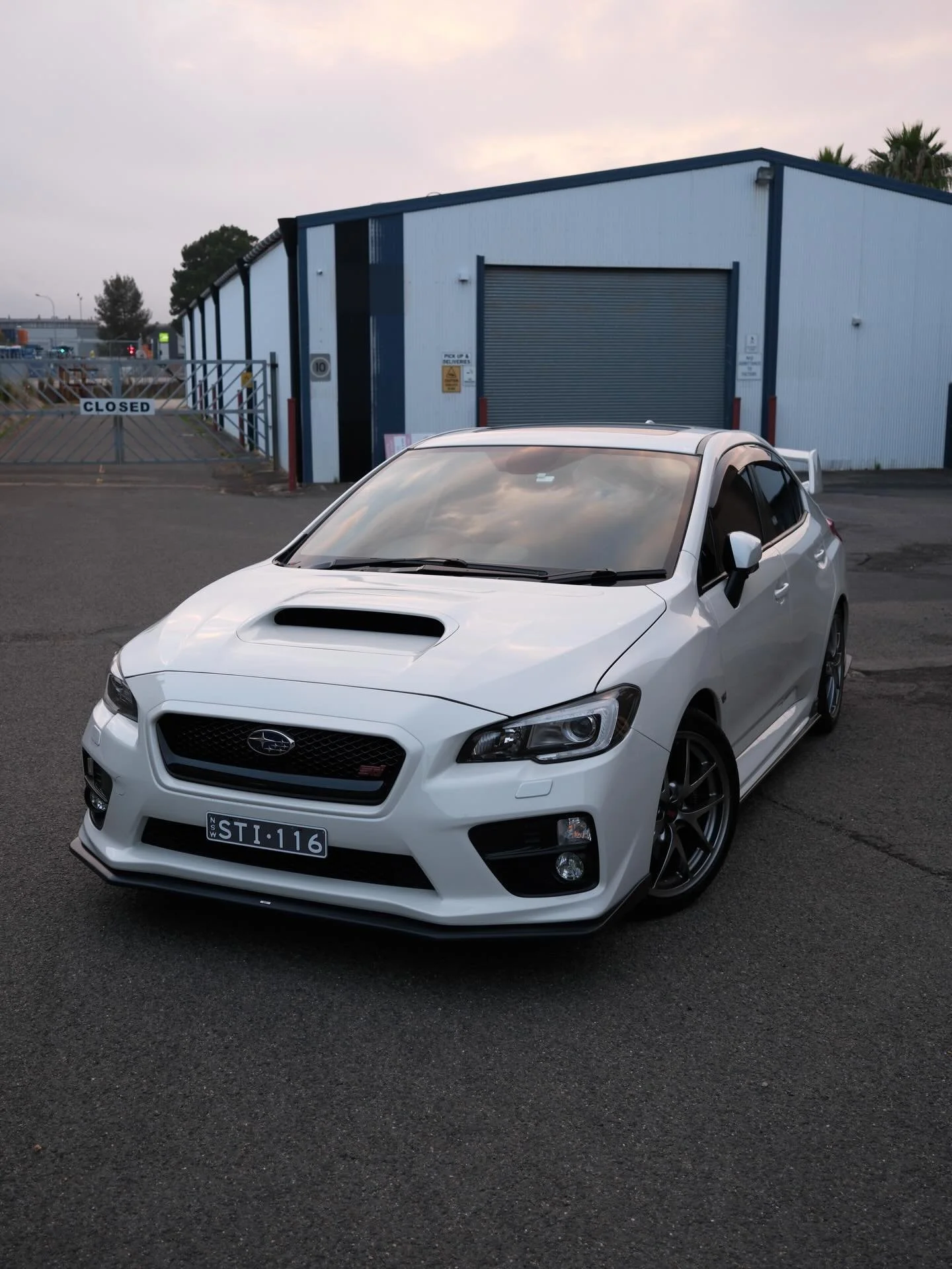 Morning sunrise on a clean and well maintained car! What&rsquo;s not to love 🤩