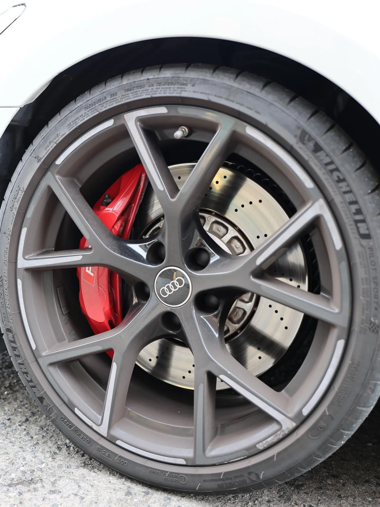 Before &mdash;> During &mdash;> After 🤤 

RS3 posts coming soon. An absolute pleasure to clean such a beautiful car! 

#audi #audirs3 #ltddetail #gyeonaustralia