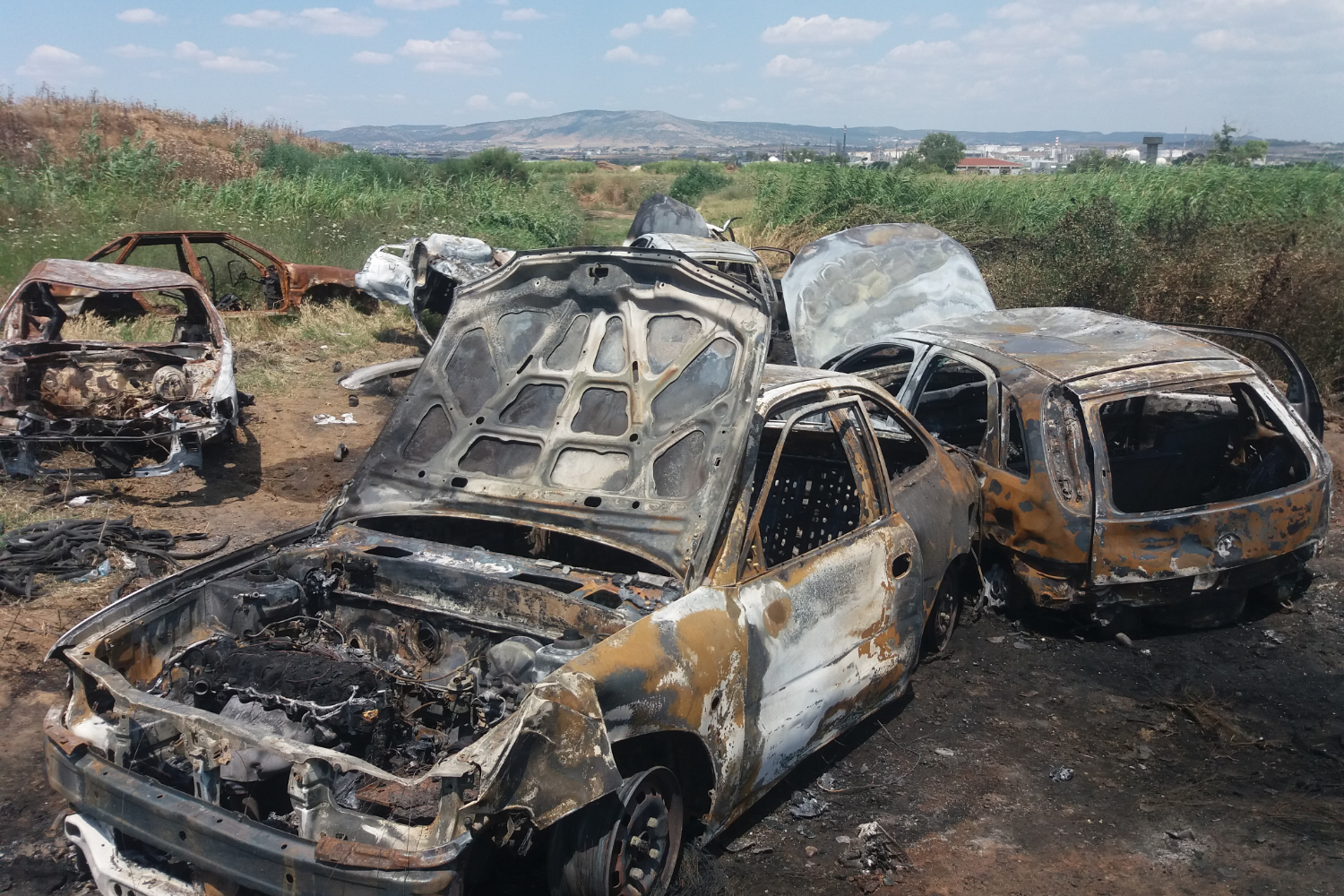 Benefits of Choosing Local Junk Car Removal Services