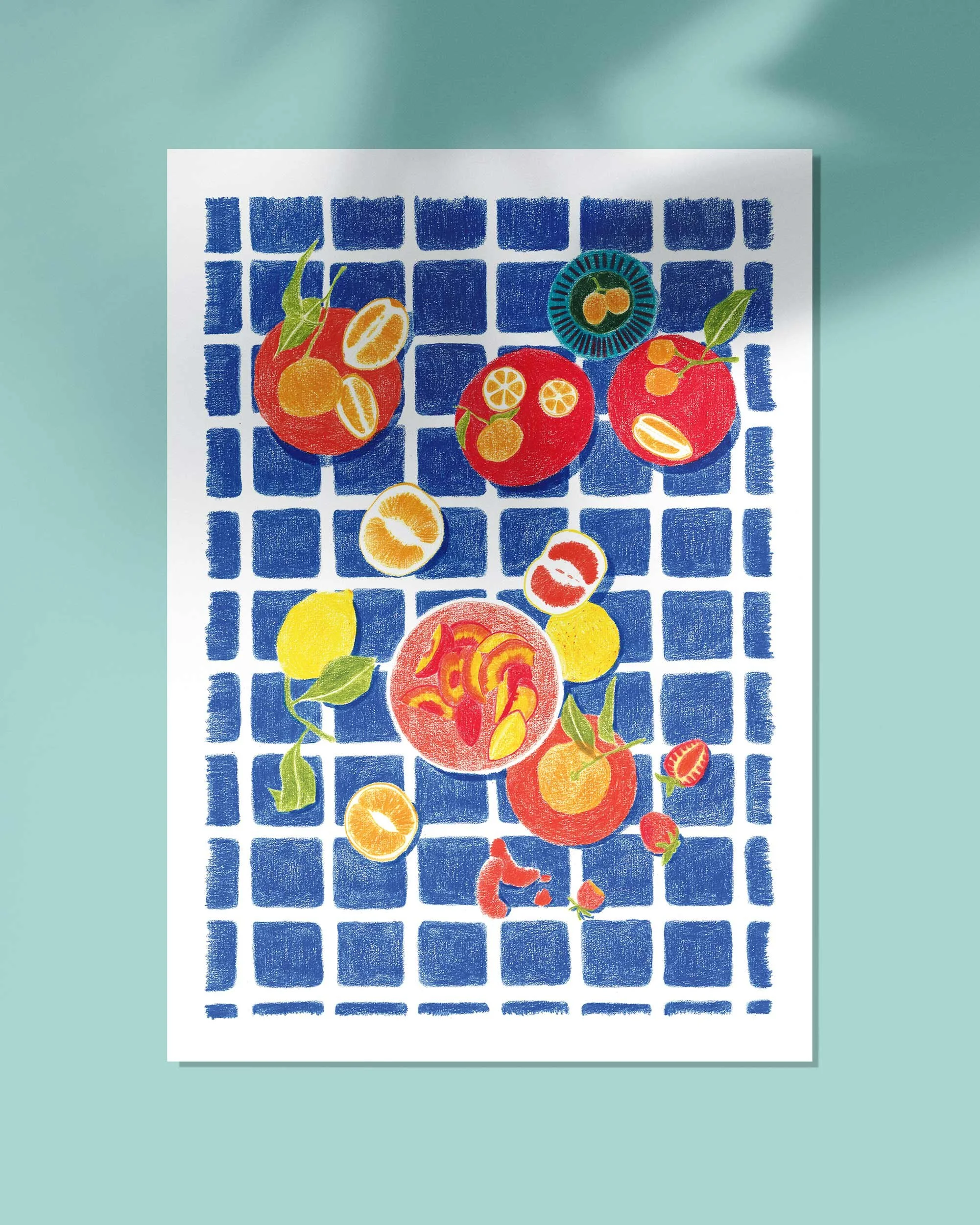 Affiche de décoration cuisine représentant une table avec agrumes, couleurs chaudes bleu et rouge, dessin au crayon.