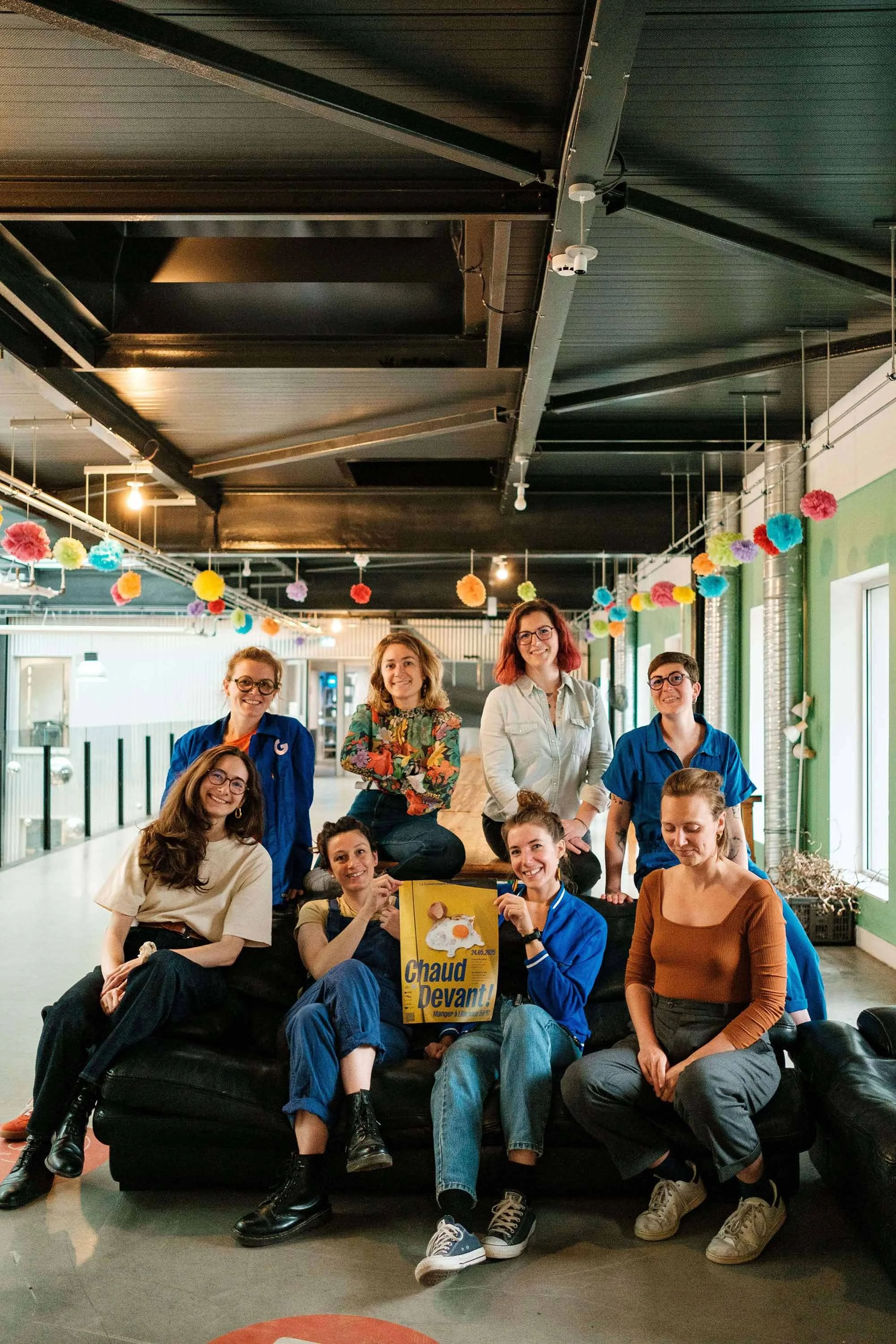 L'équipe organisatrice et bénévole de l'événement Chaud Devant réunie au tiers-lieu culinaire Chaud Bouillon à Lille.