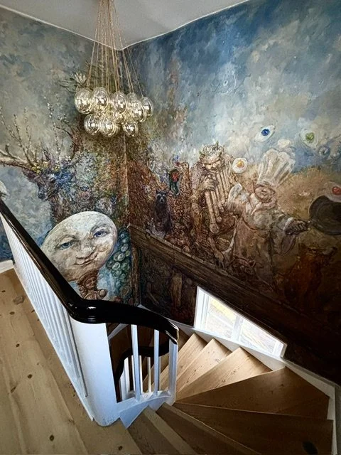 I 1996 blev også det store vægmaleri i trapperummet på Den Røde Cottage malet af Jeppe Hein.