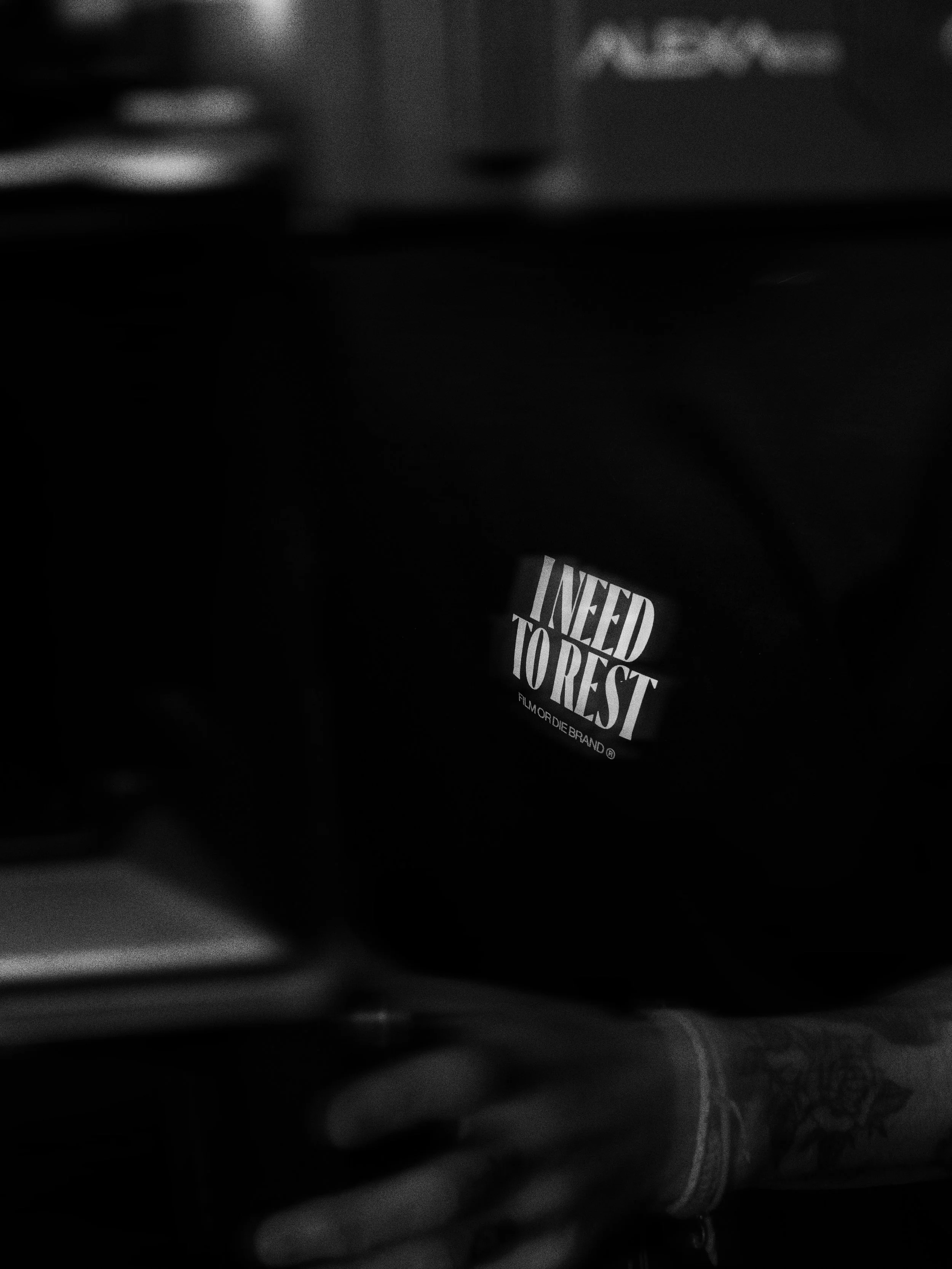 CAMISETA "I NEED TO REST"