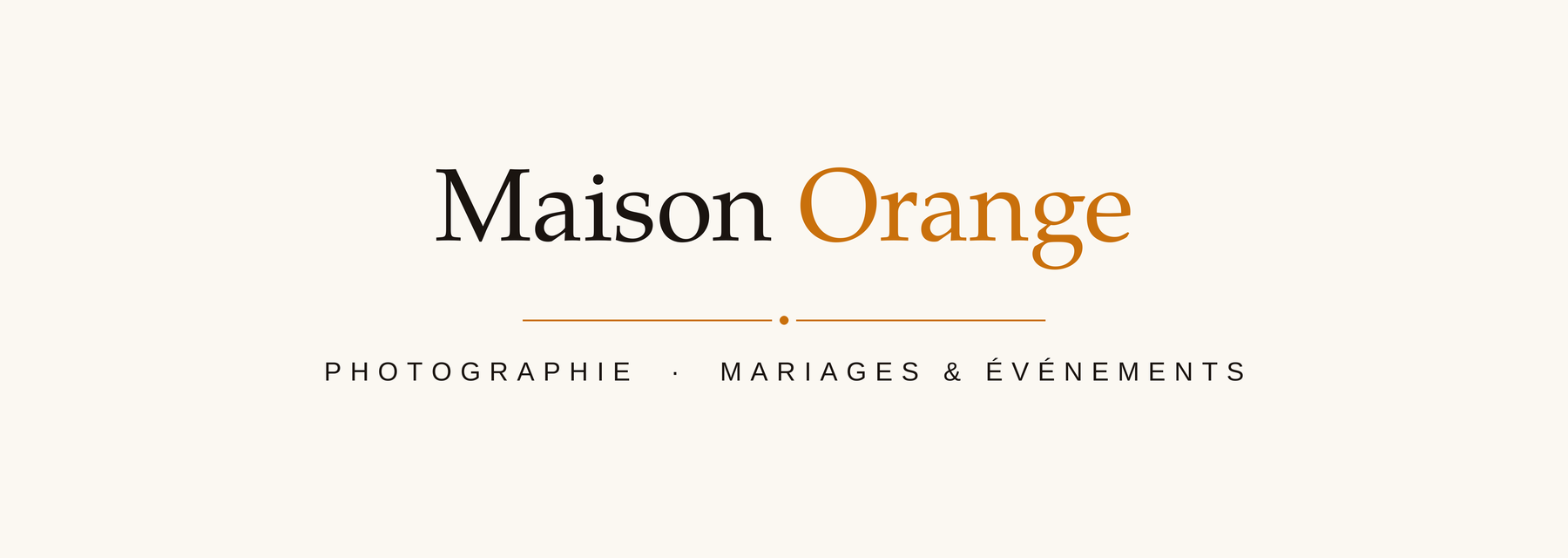Page d'accueil pour Maison Orange, spécialisée en photographie, mariages et événements, avec un fond clair et texte en noir et orange.