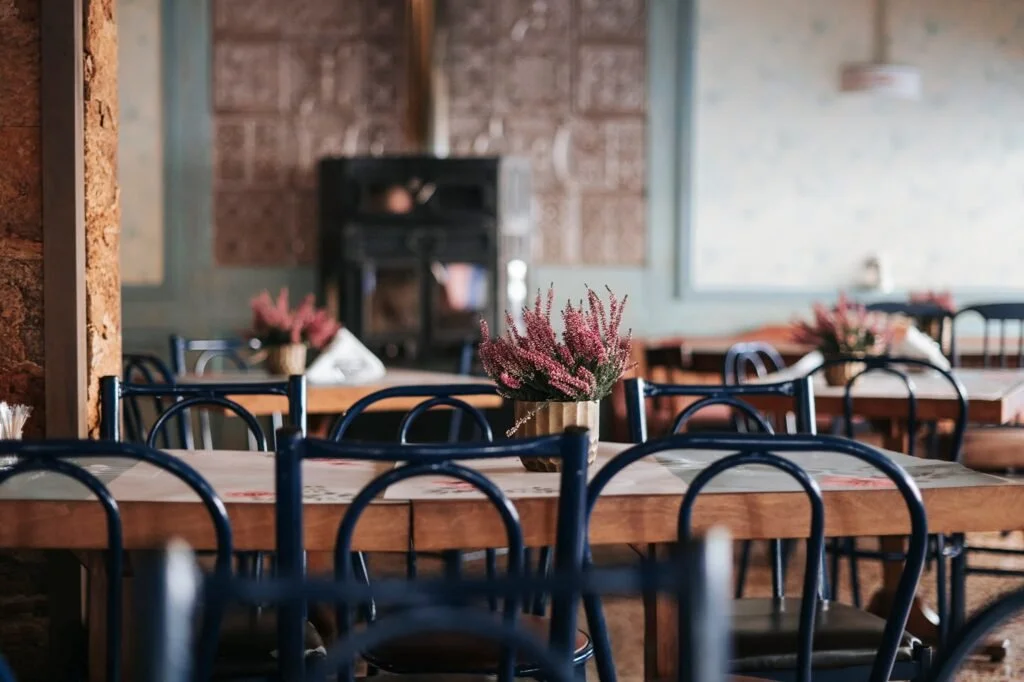 therapeutirio local tavern melpomeni house